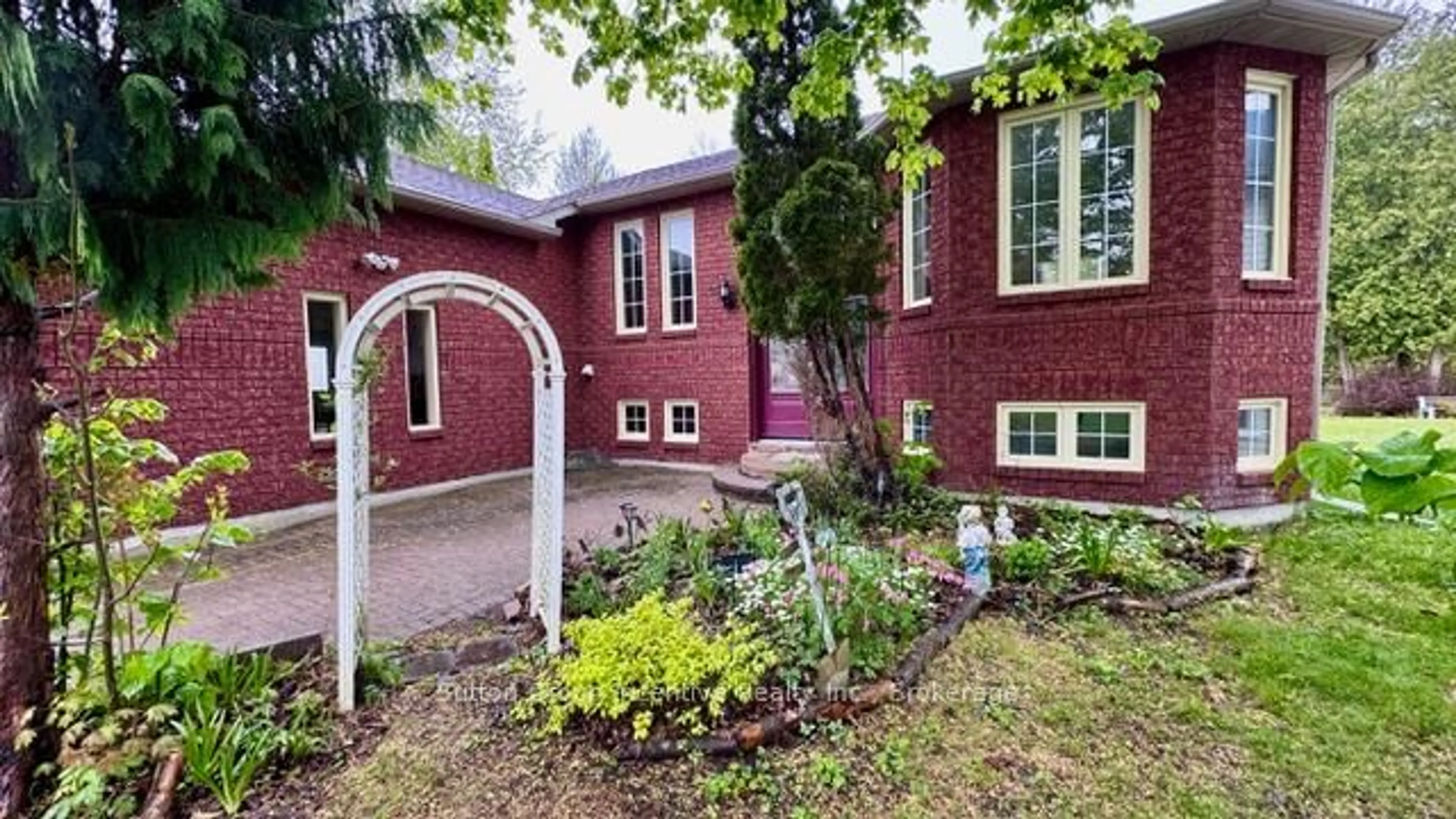 Home with brick exterior material, street for 4 Bush Cres, Wasaga Beach Ontario L9Z 1M2