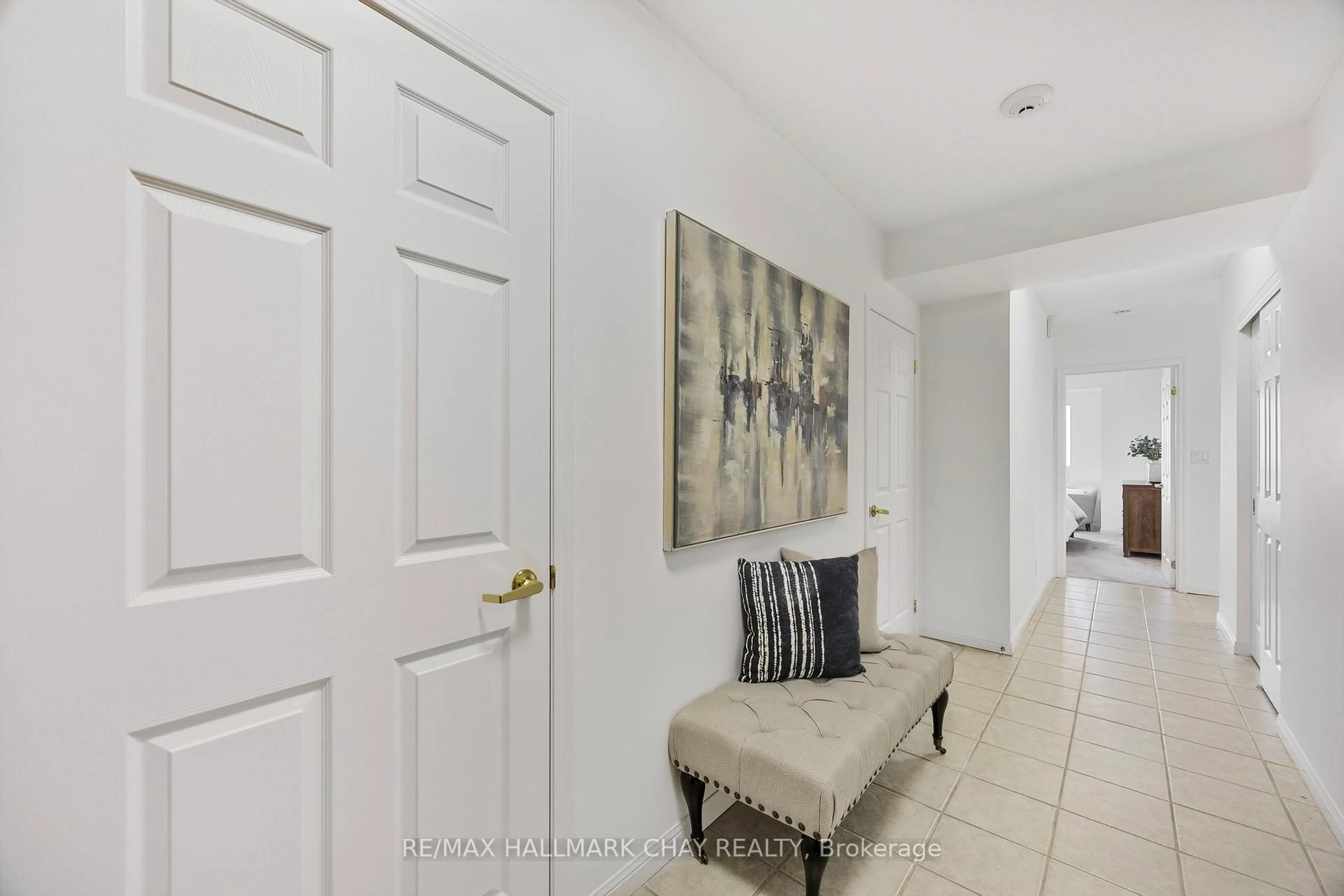 Indoor entryway for 90 Dean Ave #412, Barrie Ontario L4N 0M3