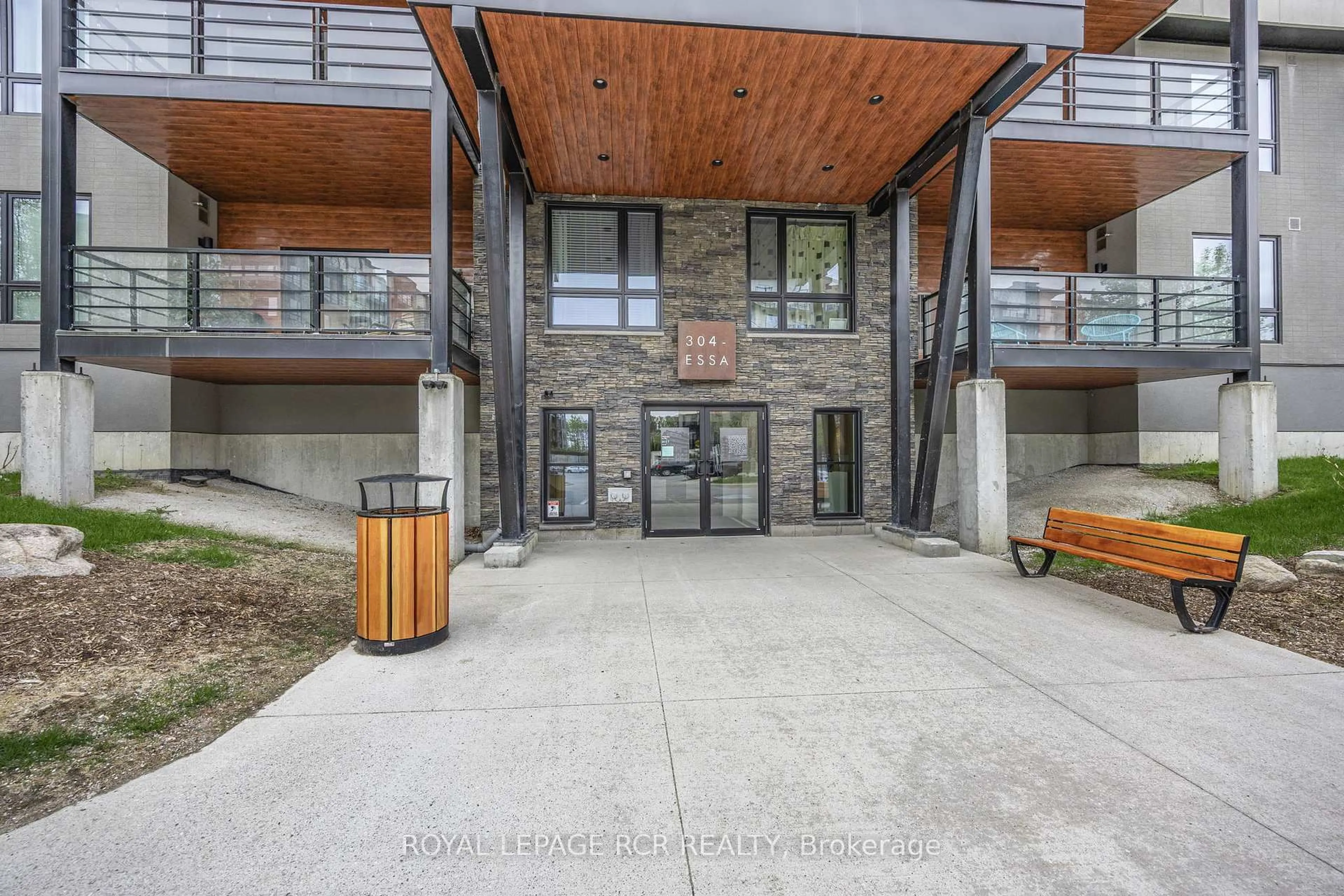 Indoor foyer for 304 Essa Rd #203, Barrie Ontario L9J 0H4