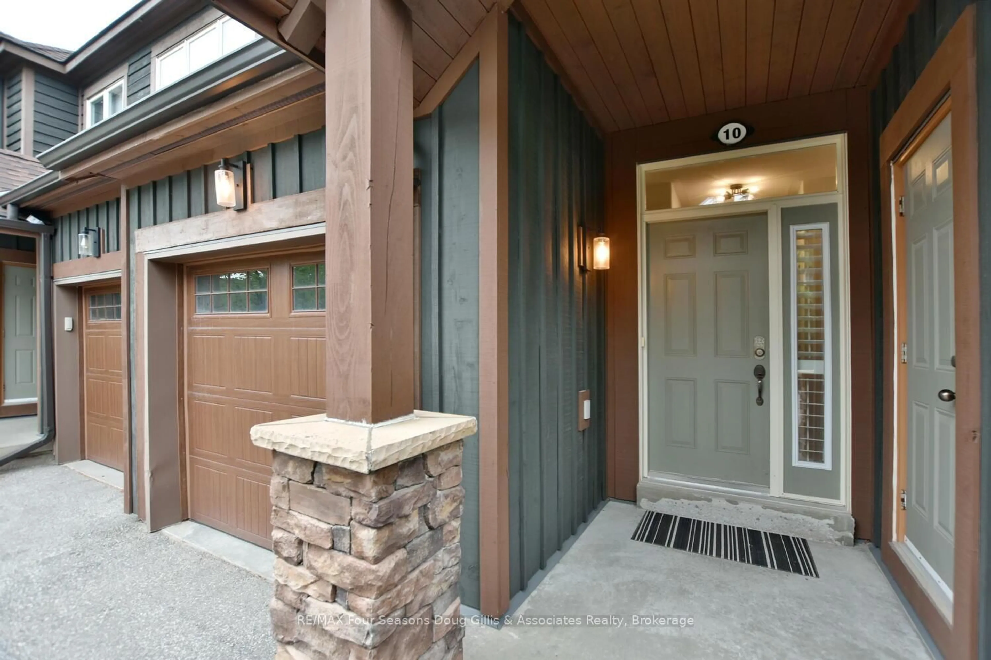Indoor entryway for 10 Wildrose Tr, Collingwood Ontario L9Y 0J4