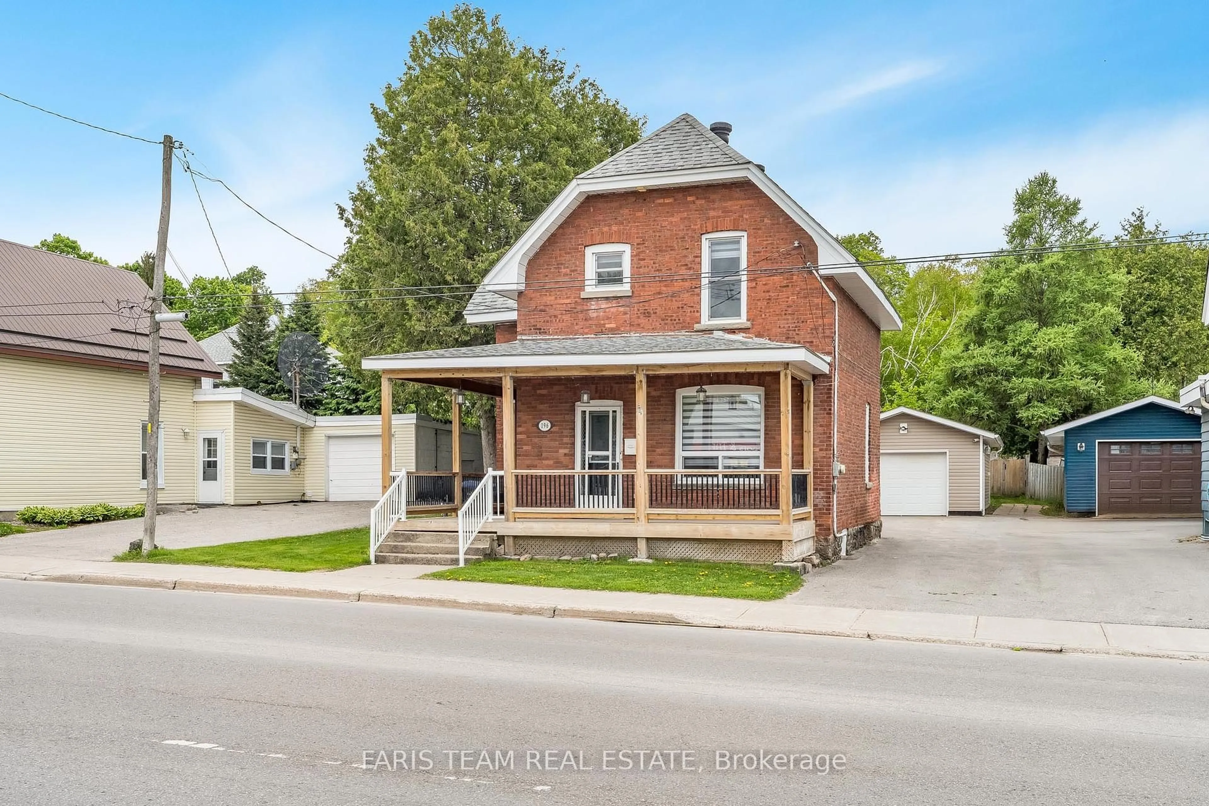 Home with brick exterior material, street for 196 Fourth St, Midland Ontario L4R 3T4