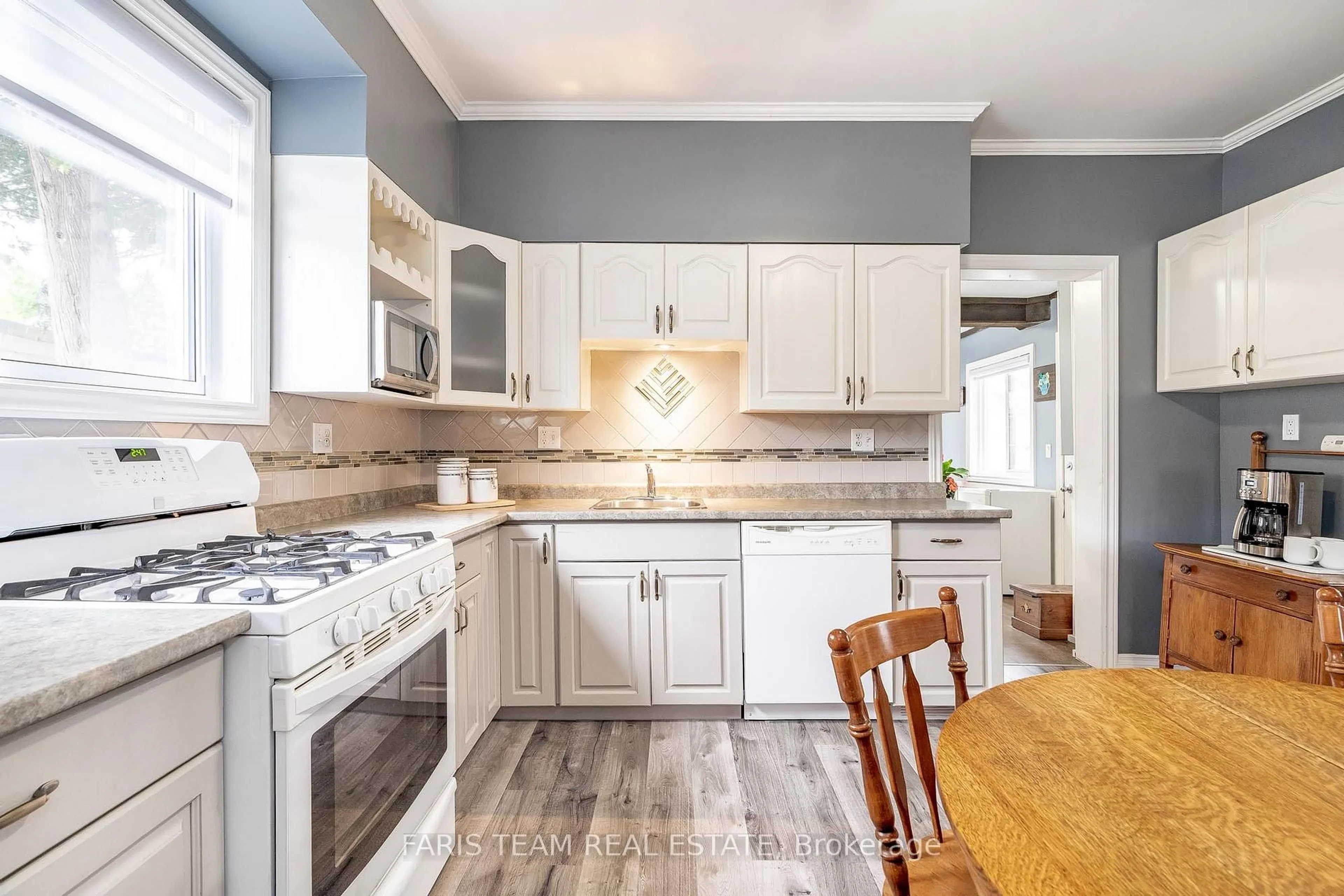 Open concept kitchen, ceramic/tile floor for 196 Fourth St, Midland Ontario L4R 3T4