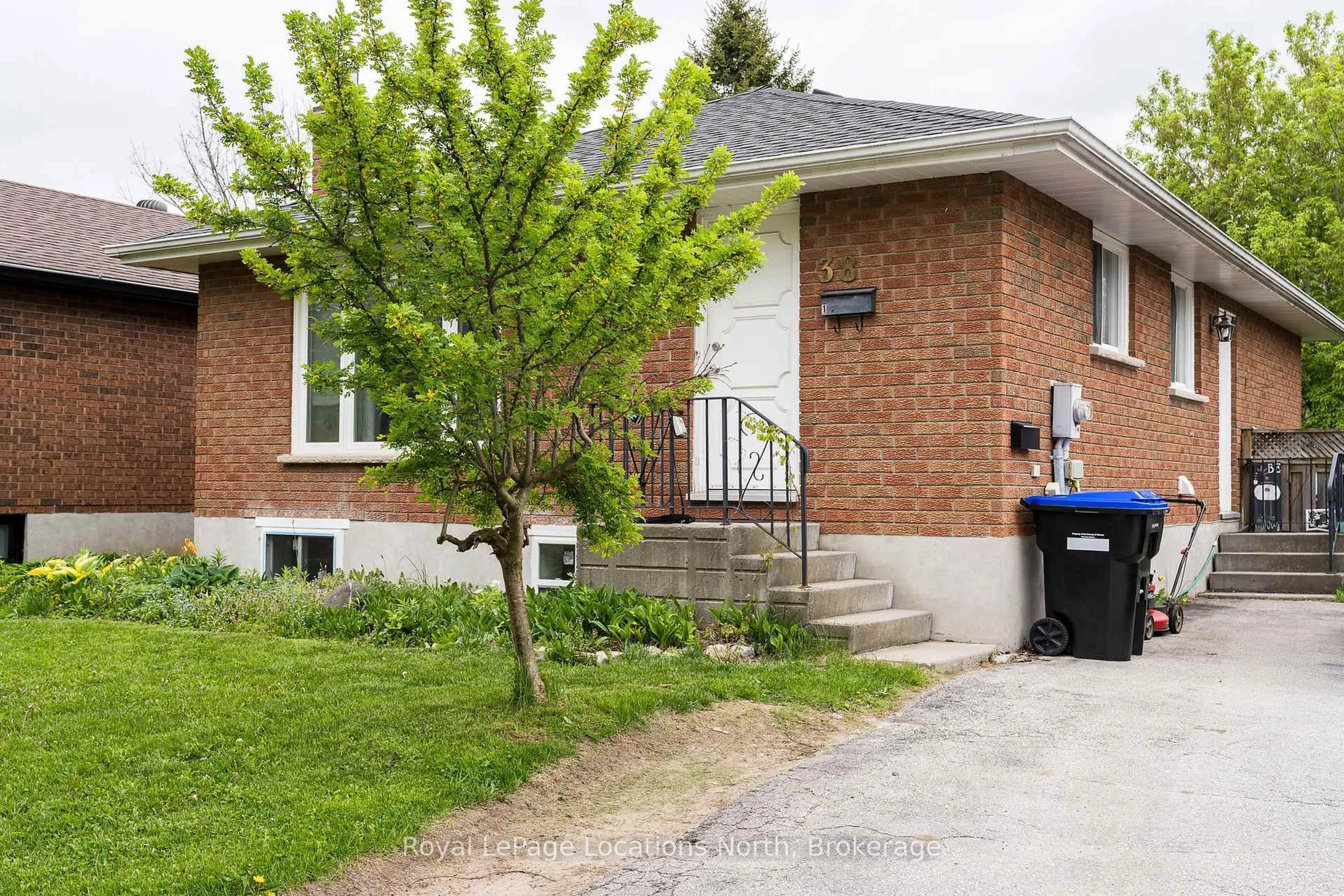 Home with brick exterior material, street for 38 Sproule Ave, Collingwood Ontario L9Y 4L5