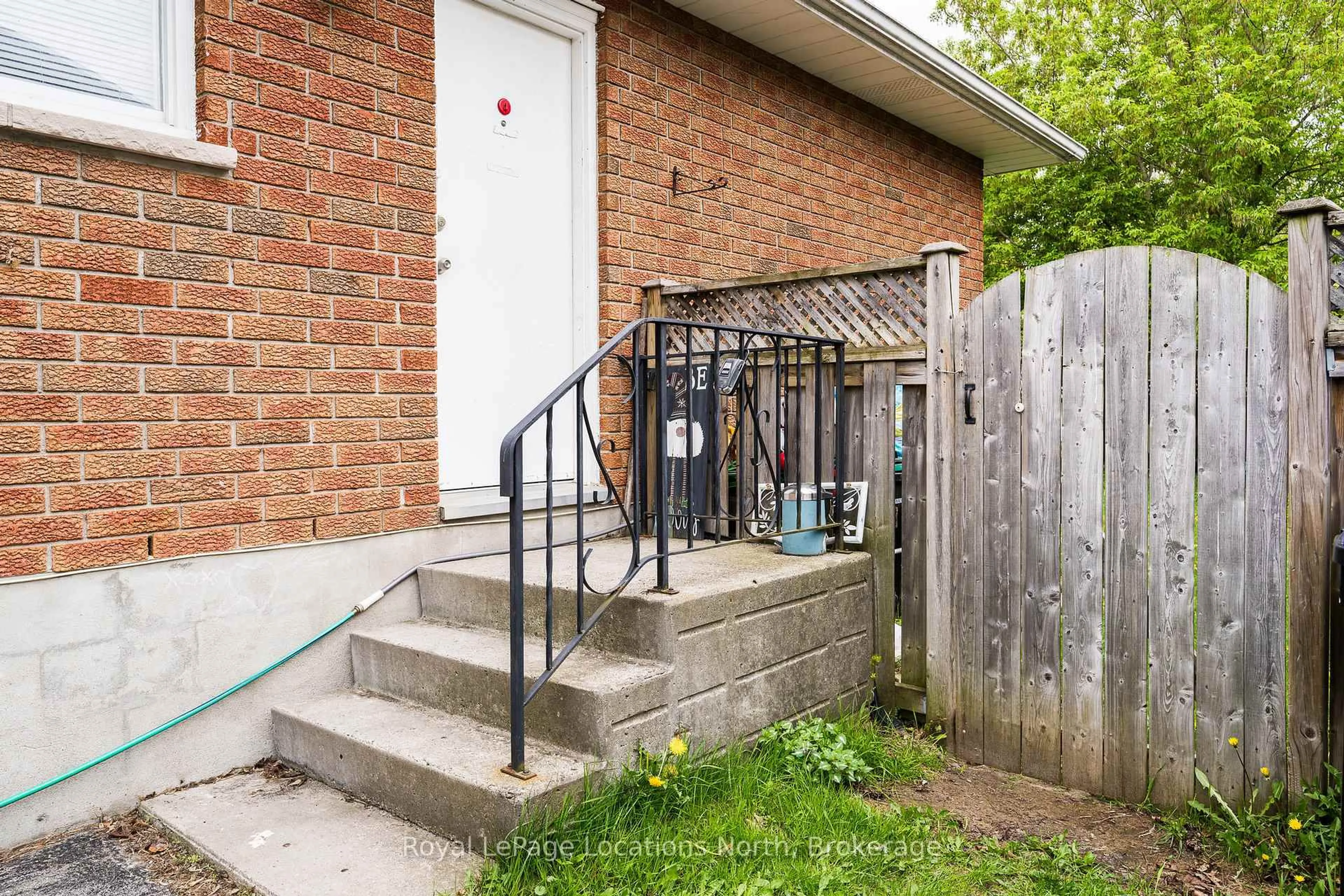 Patio, street for 38 Sproule Ave, Collingwood Ontario L9Y 4L5