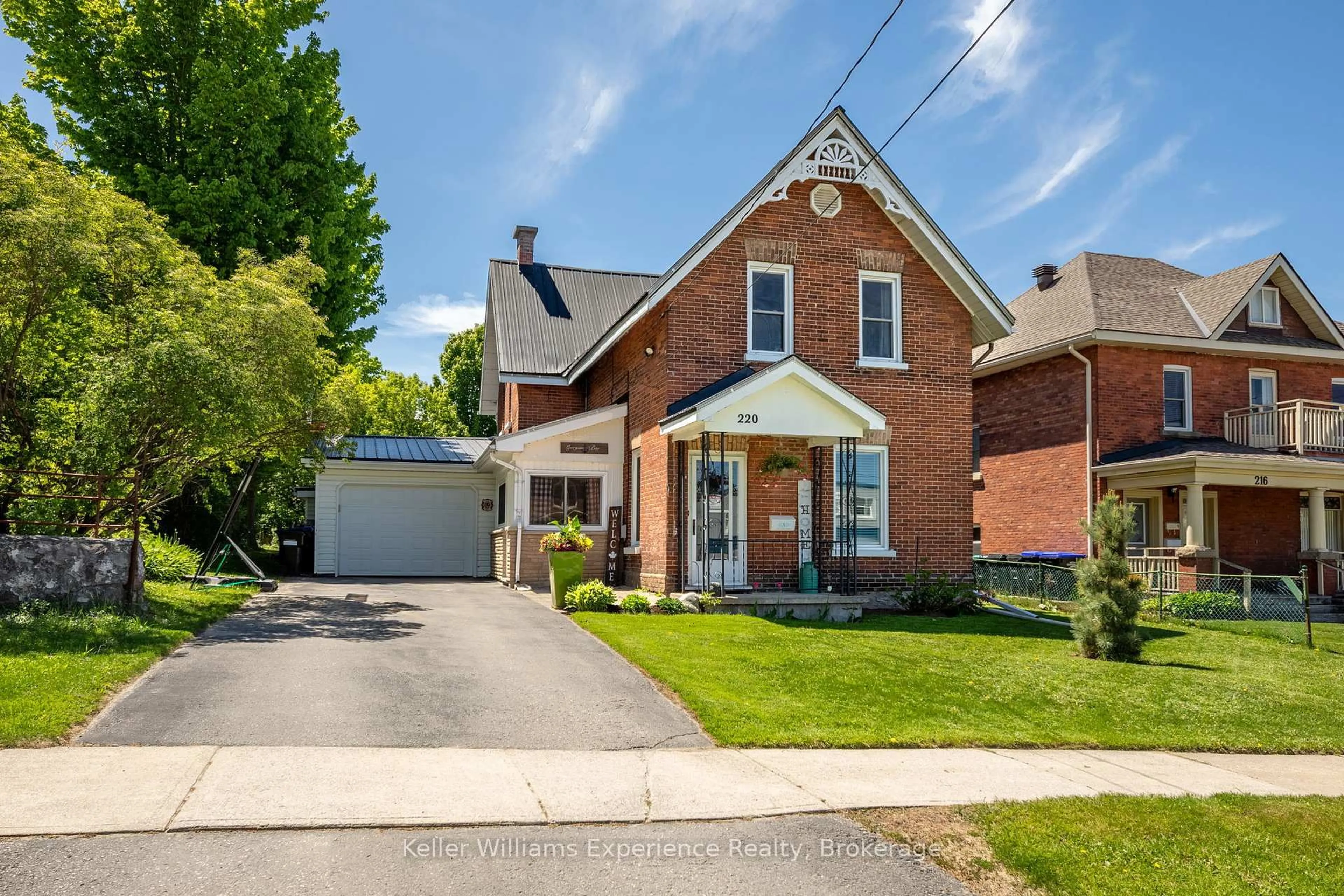 Home with brick exterior material, street for 220 Third St, Midland Ontario L4R 3S1
