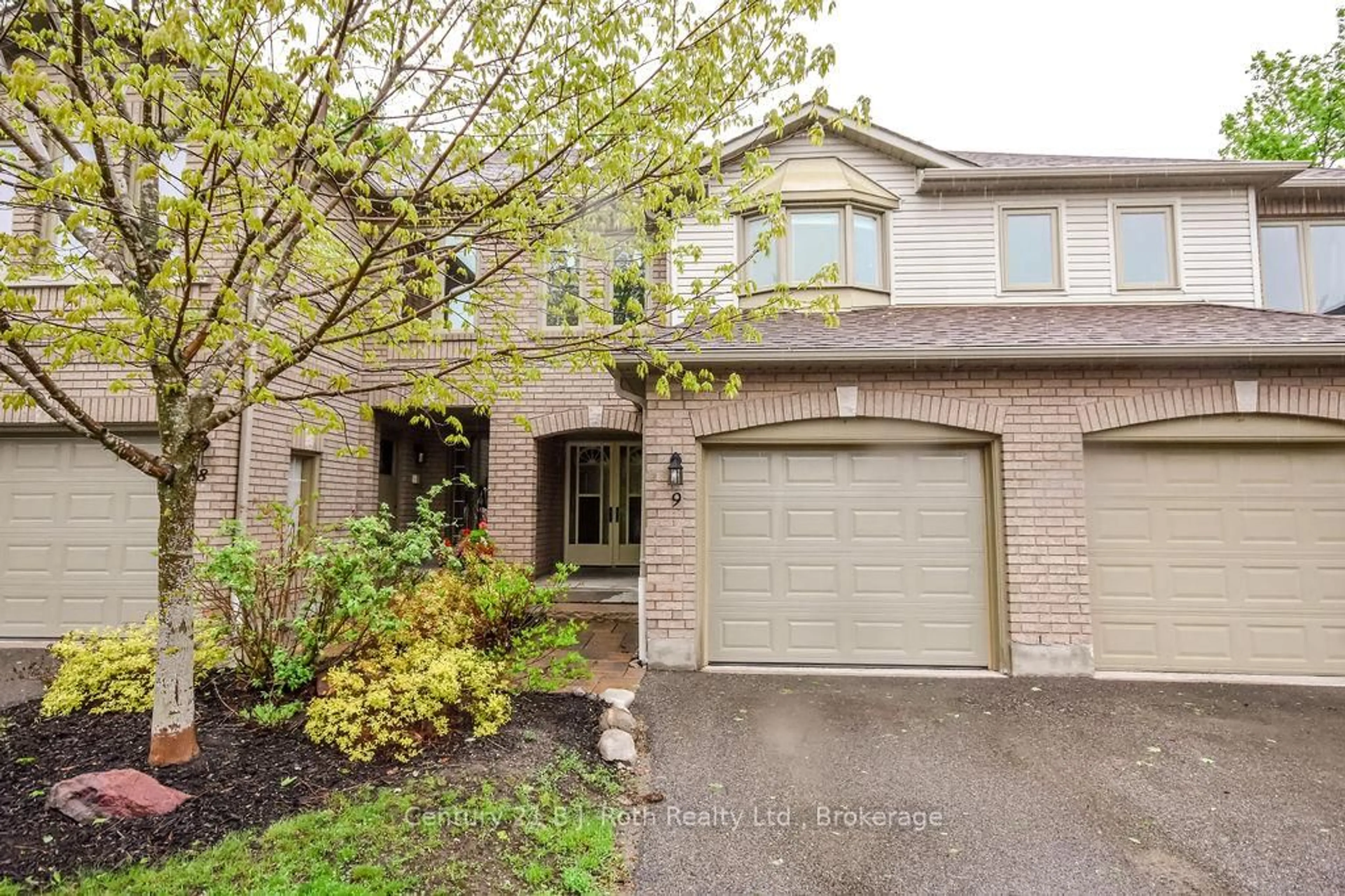 Home with brick exterior material, street for 492 Laclie St #9, Orillia Ontario L3V 7V2