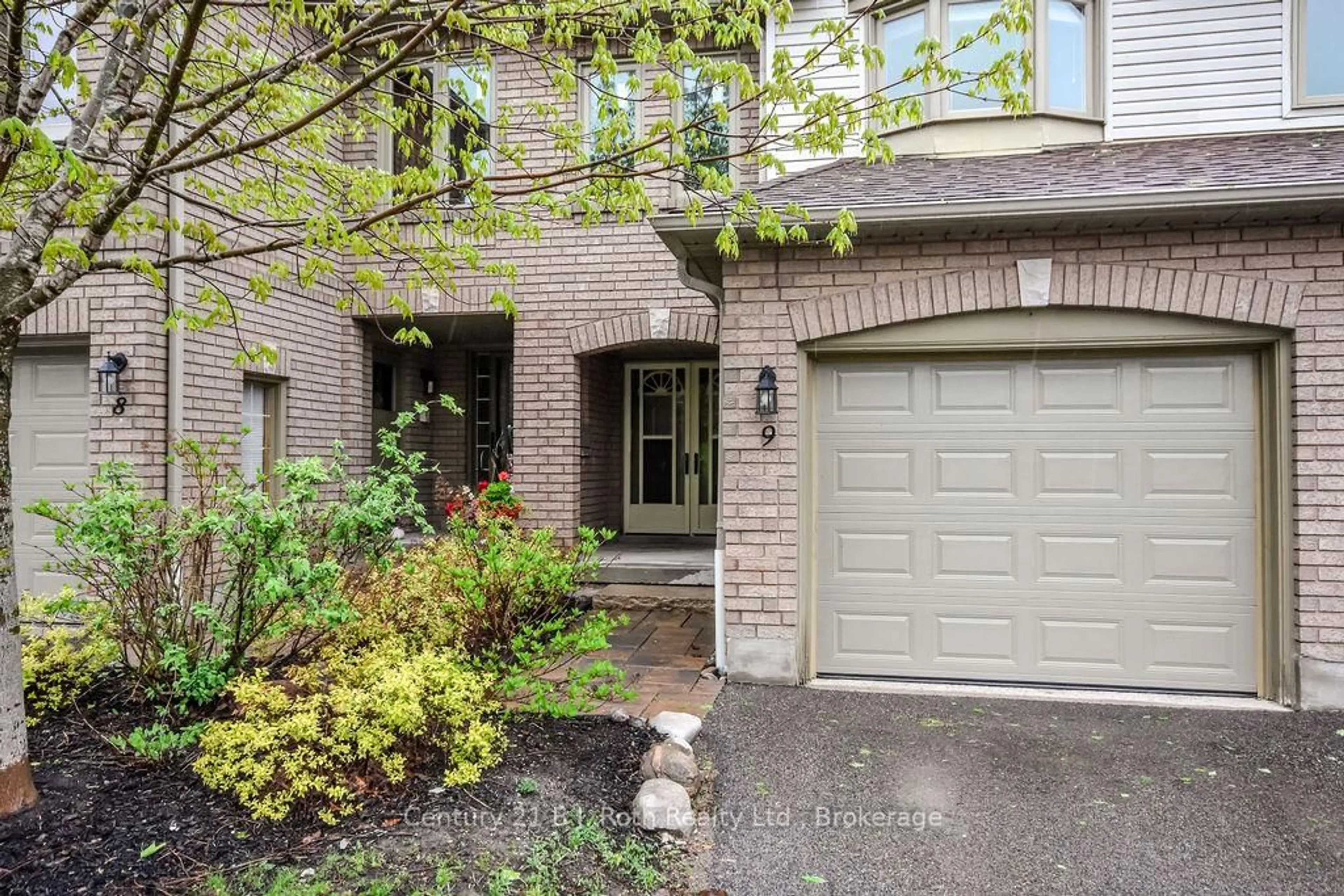 Home with brick exterior material, street for 492 Laclie St #9, Orillia Ontario L3V 7V2