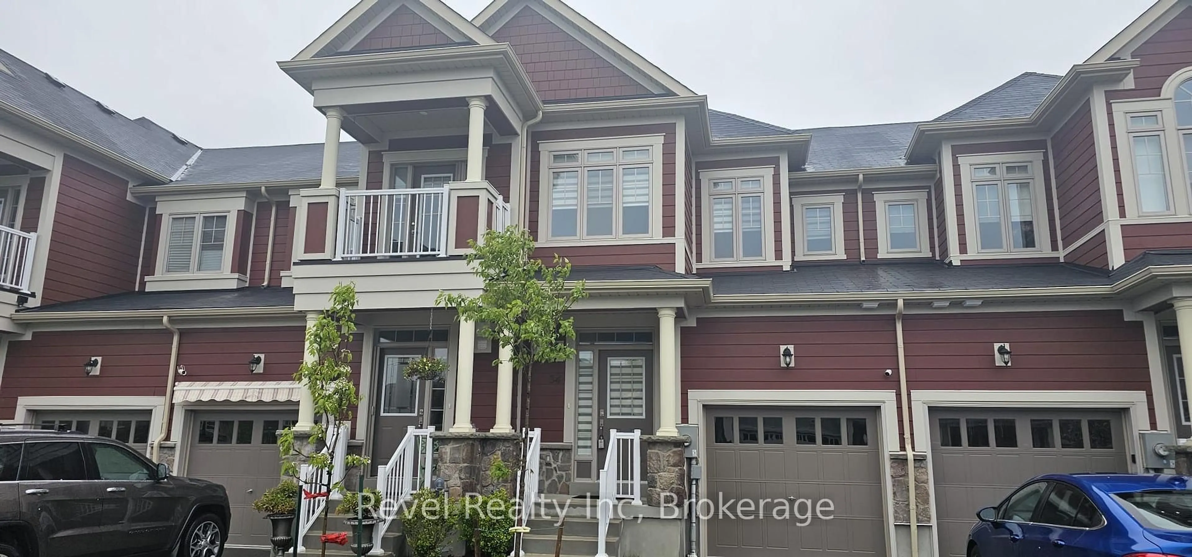 Home with vinyl exterior material, street for 34 Little River Crossing, Wasaga Beach Ontario L9Z 0J8