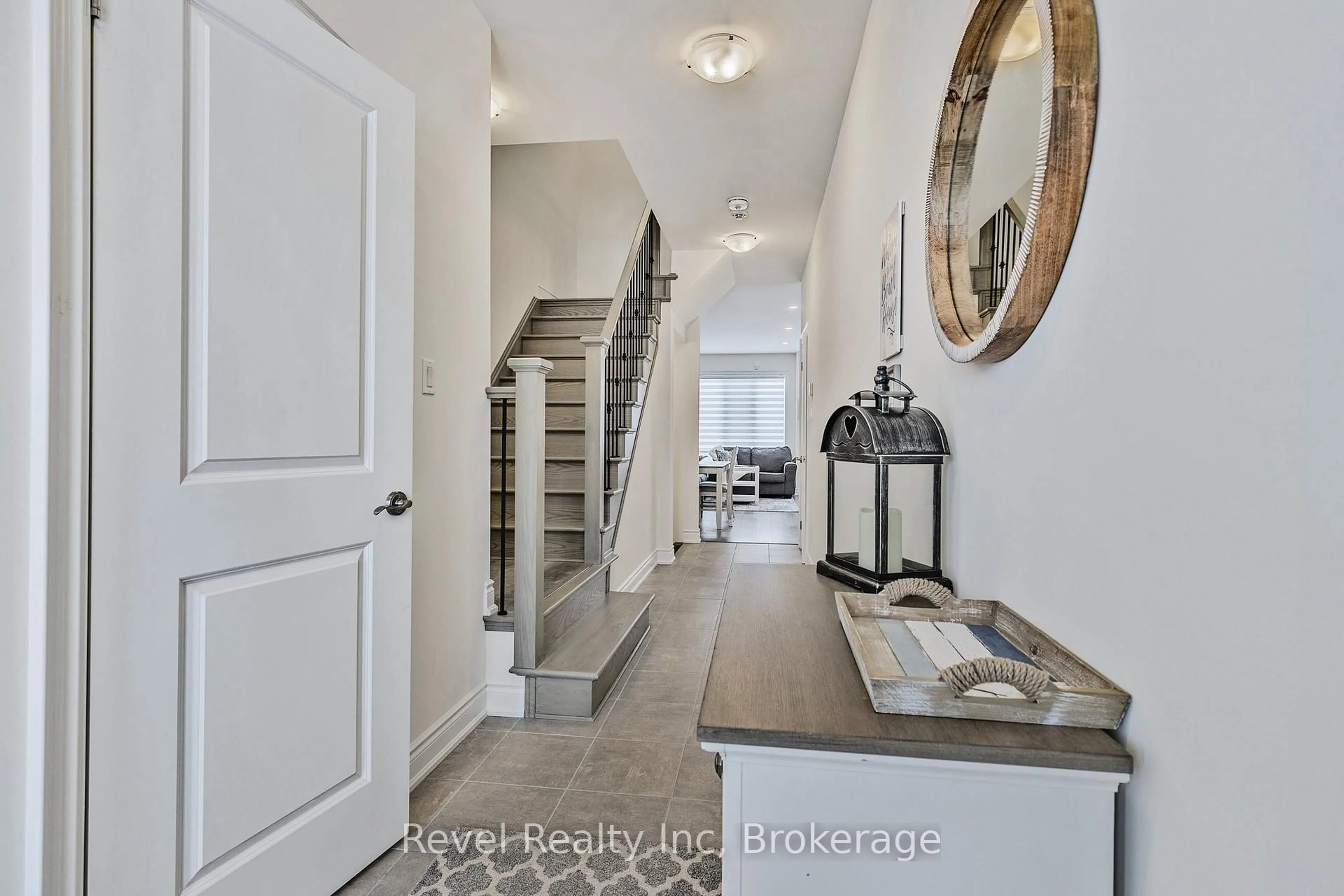 Indoor entryway for 34 Little River Crossing, Wasaga Beach Ontario L9Z 0J8