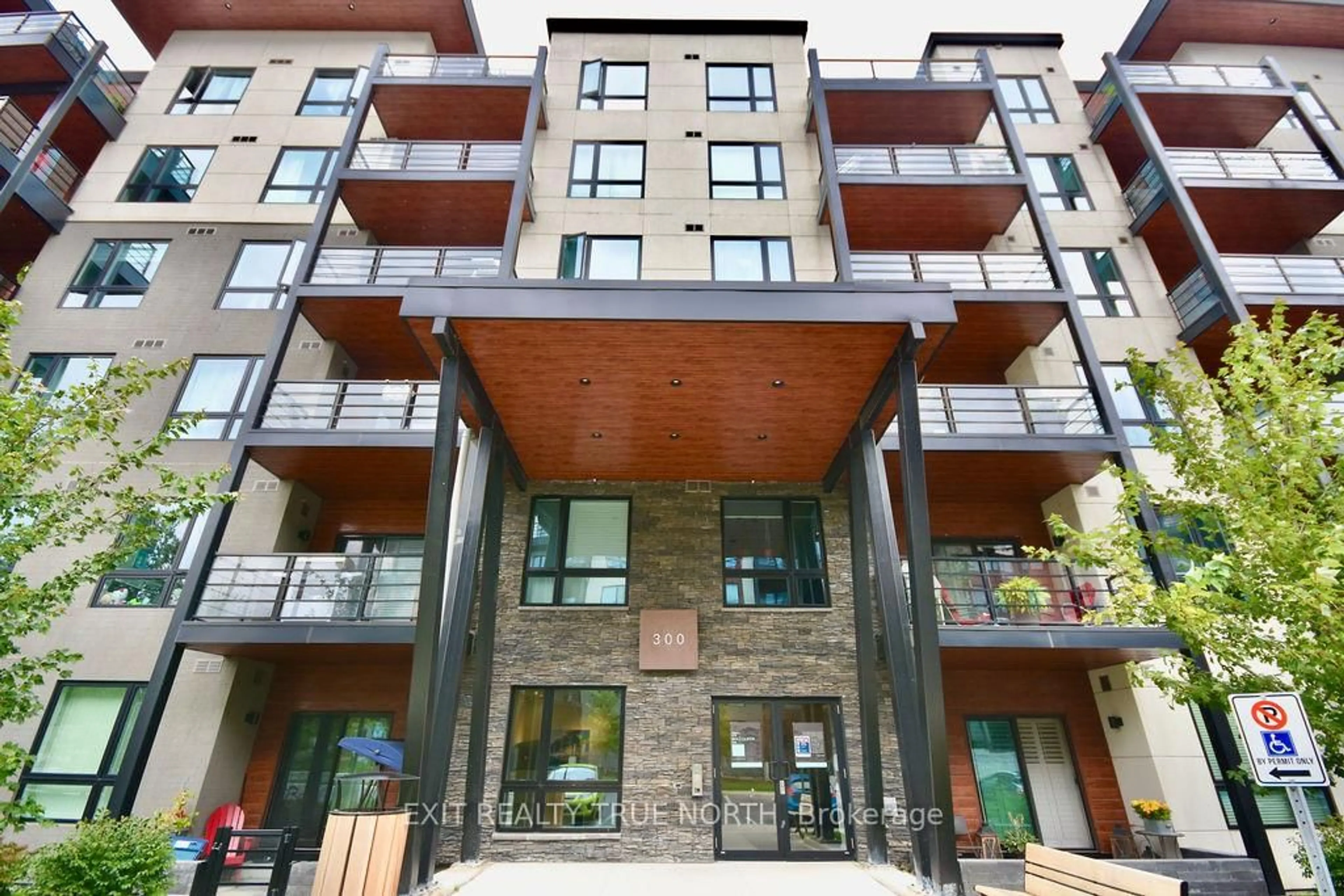 Patio, building for 300 Essa Rd #303, Barrie Ontario L9J 0B9