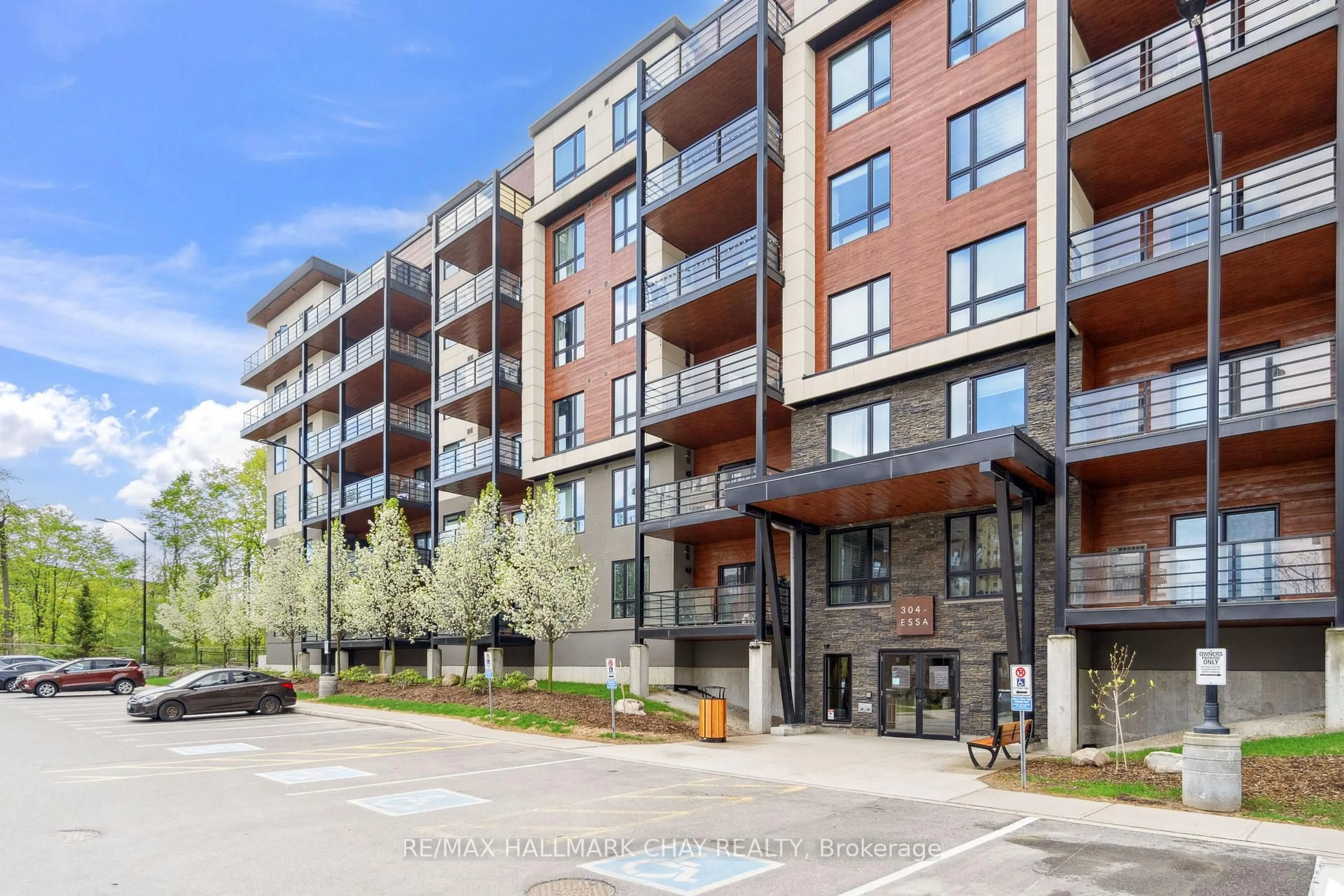 Unknown for 304 Essa Rd #101, Barrie Ontario L9J 0H4