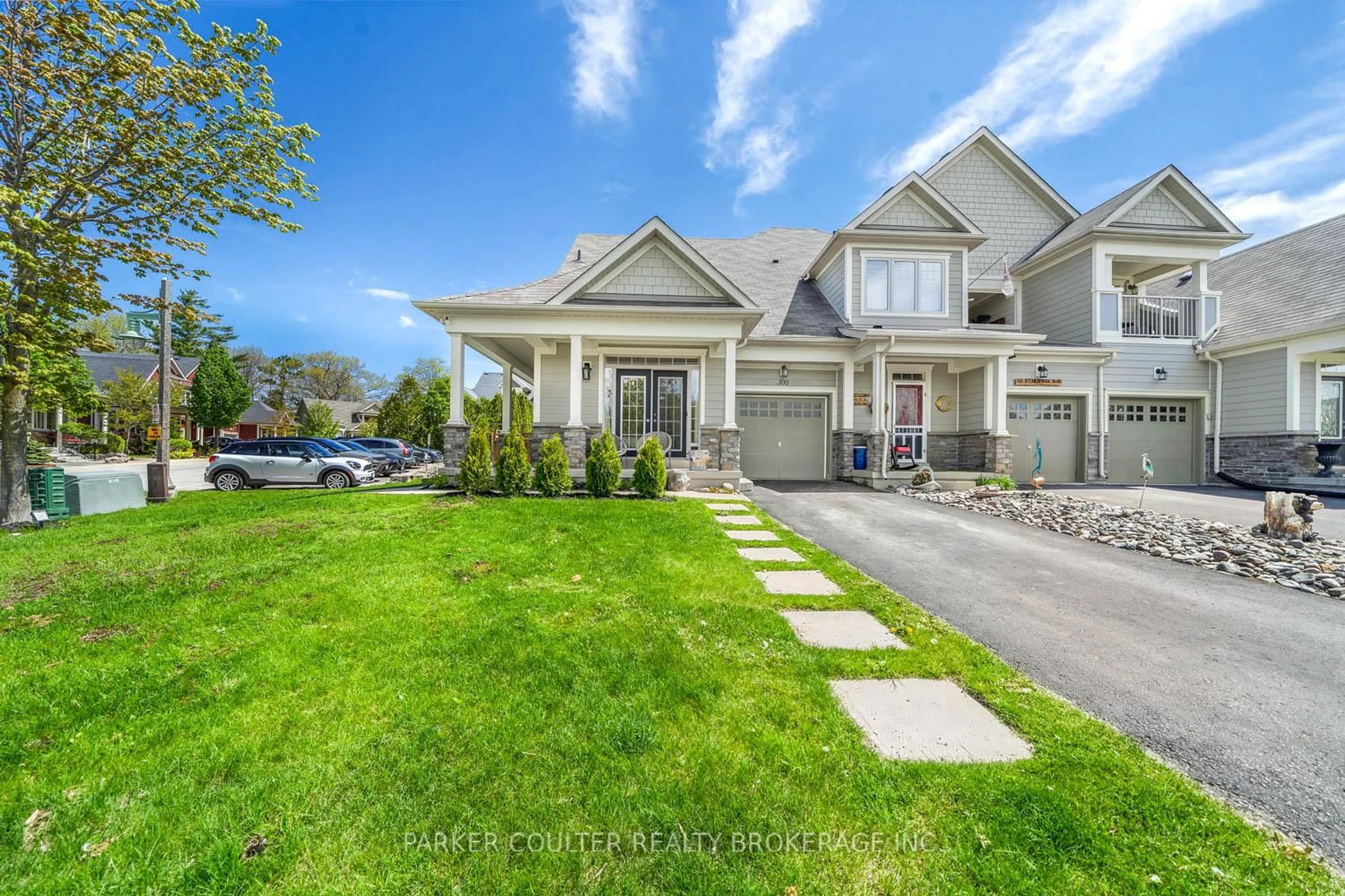 A pic from outside/outdoor area/front of a property/back of a property/a pic from drone, street for 300 Stonebridge Blvd, Wasaga Beach Ontario L9Z 0E7