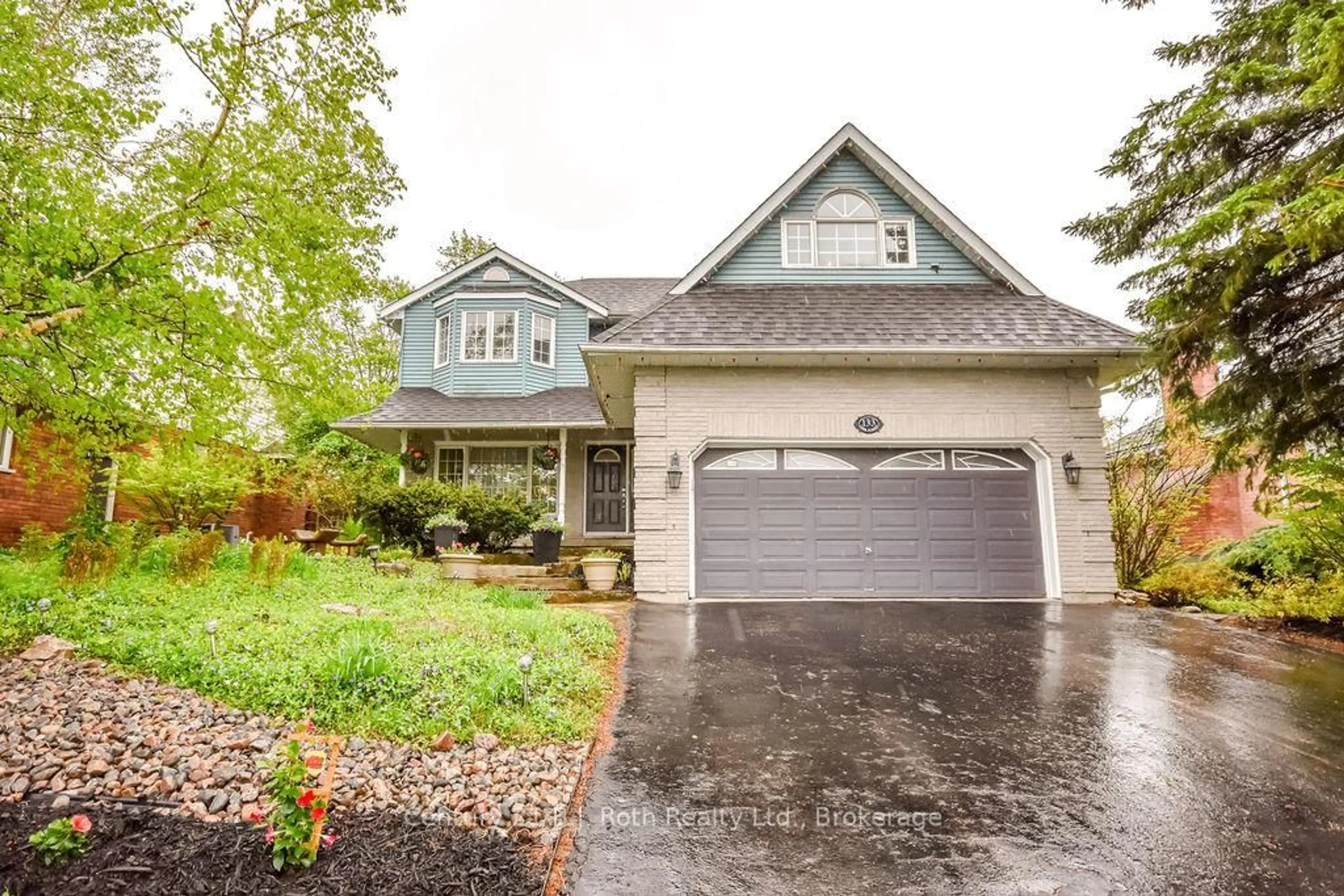 Home with vinyl exterior material, street for 133 York St, Orillia Ontario L3V 7G9