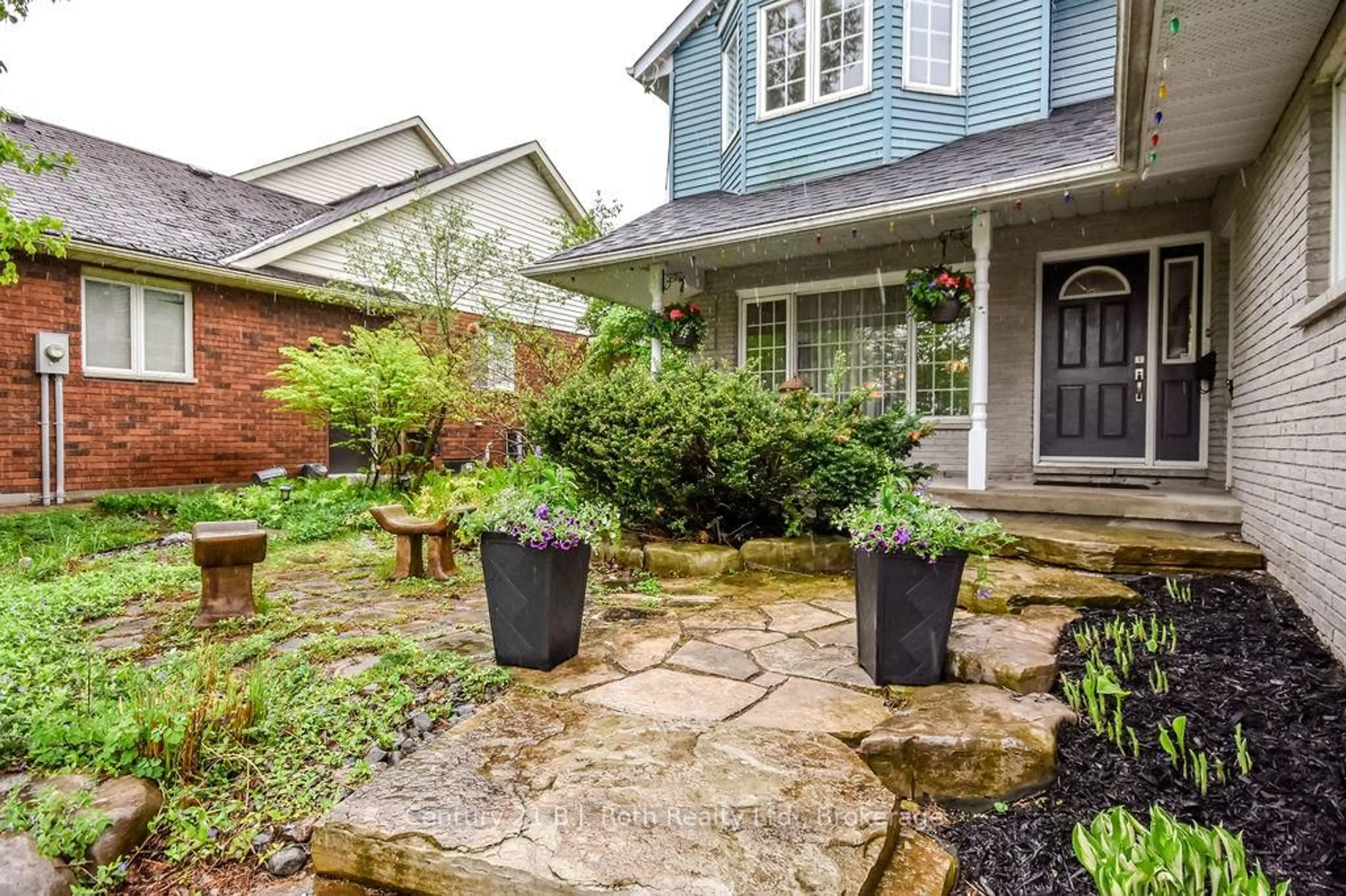 Patio, street for 133 York St, Orillia Ontario L3V 7G9