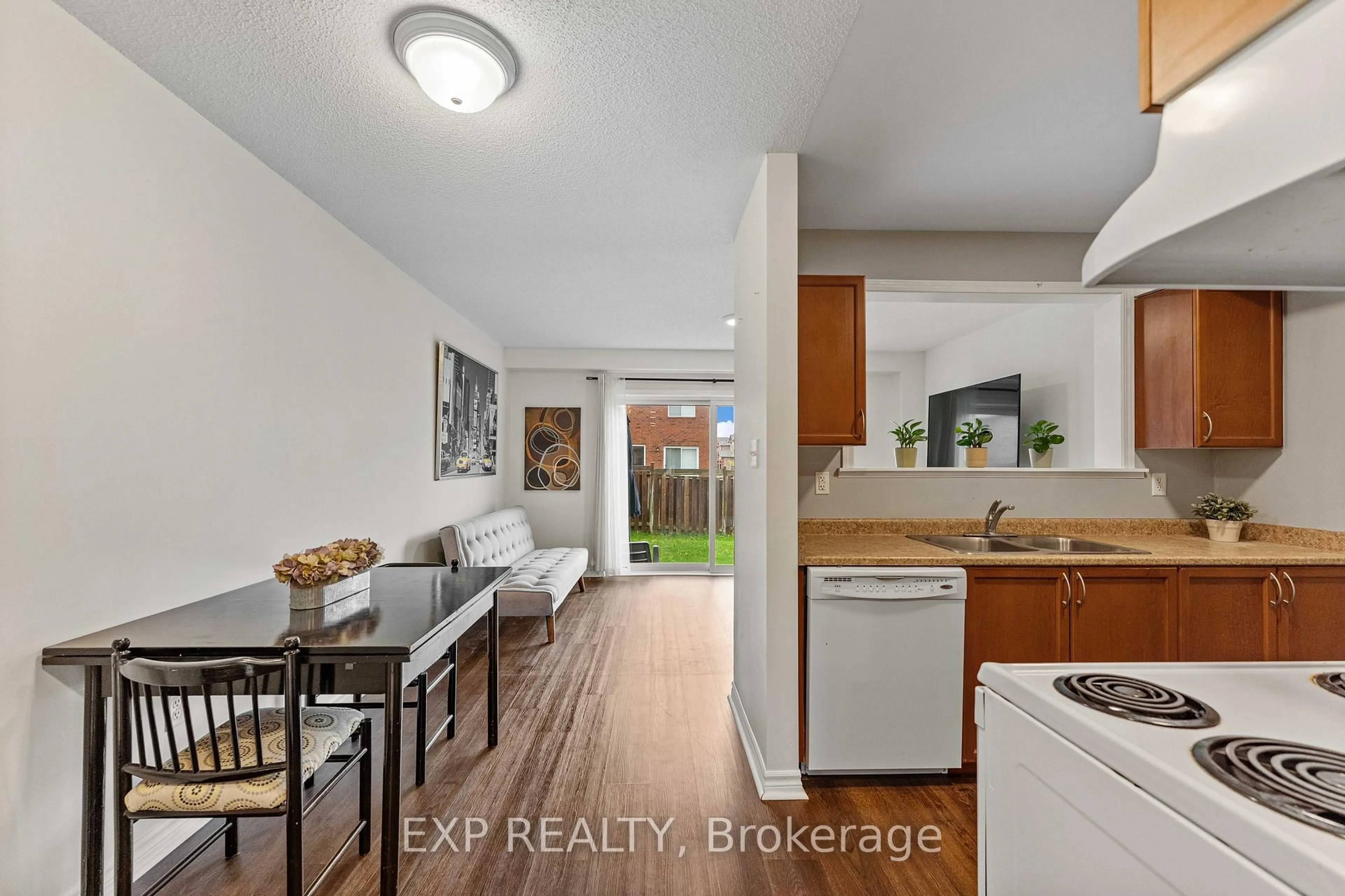 Open concept kitchen, unknown for 128 Sydenham wells N/A, Barrie Ontario L4M 6T3