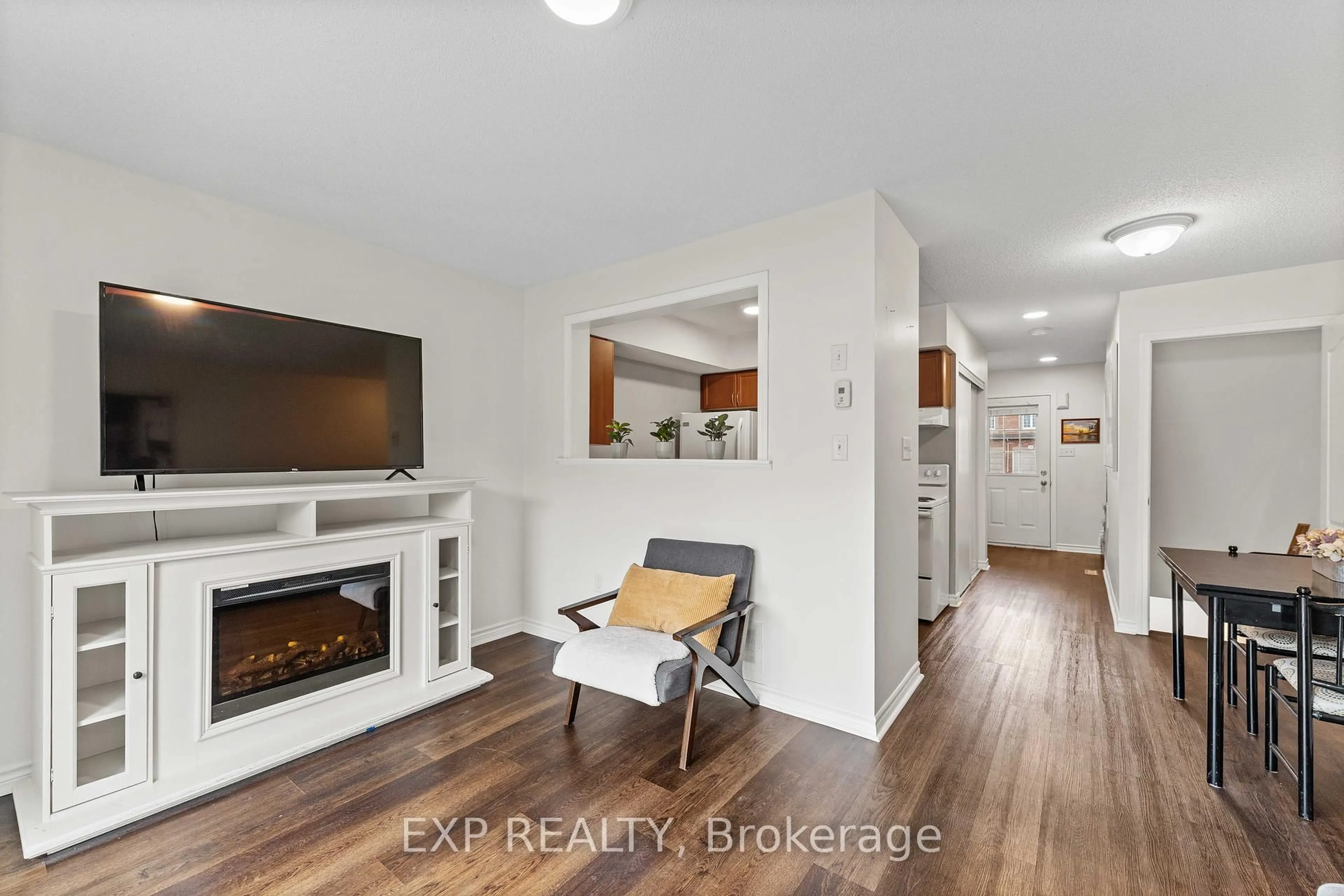 A pic of a room for 128 Sydenham wells N/A, Barrie Ontario L4M 6T3