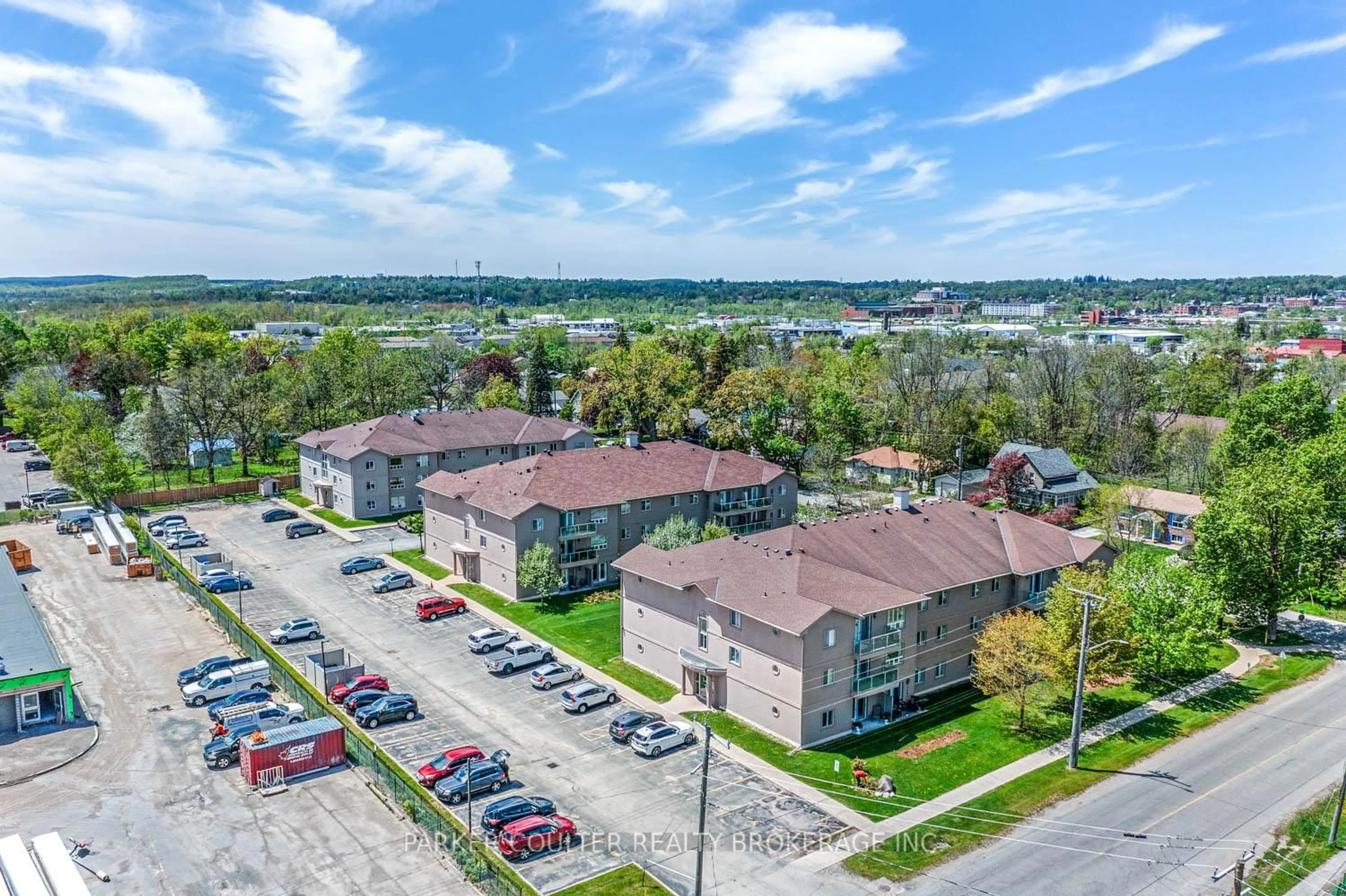 A pic from outside/outdoor area/front of a property/back of a property/a pic from drone, unknown for 125 Bond St #301, Orillia Ontario L3V 1J7