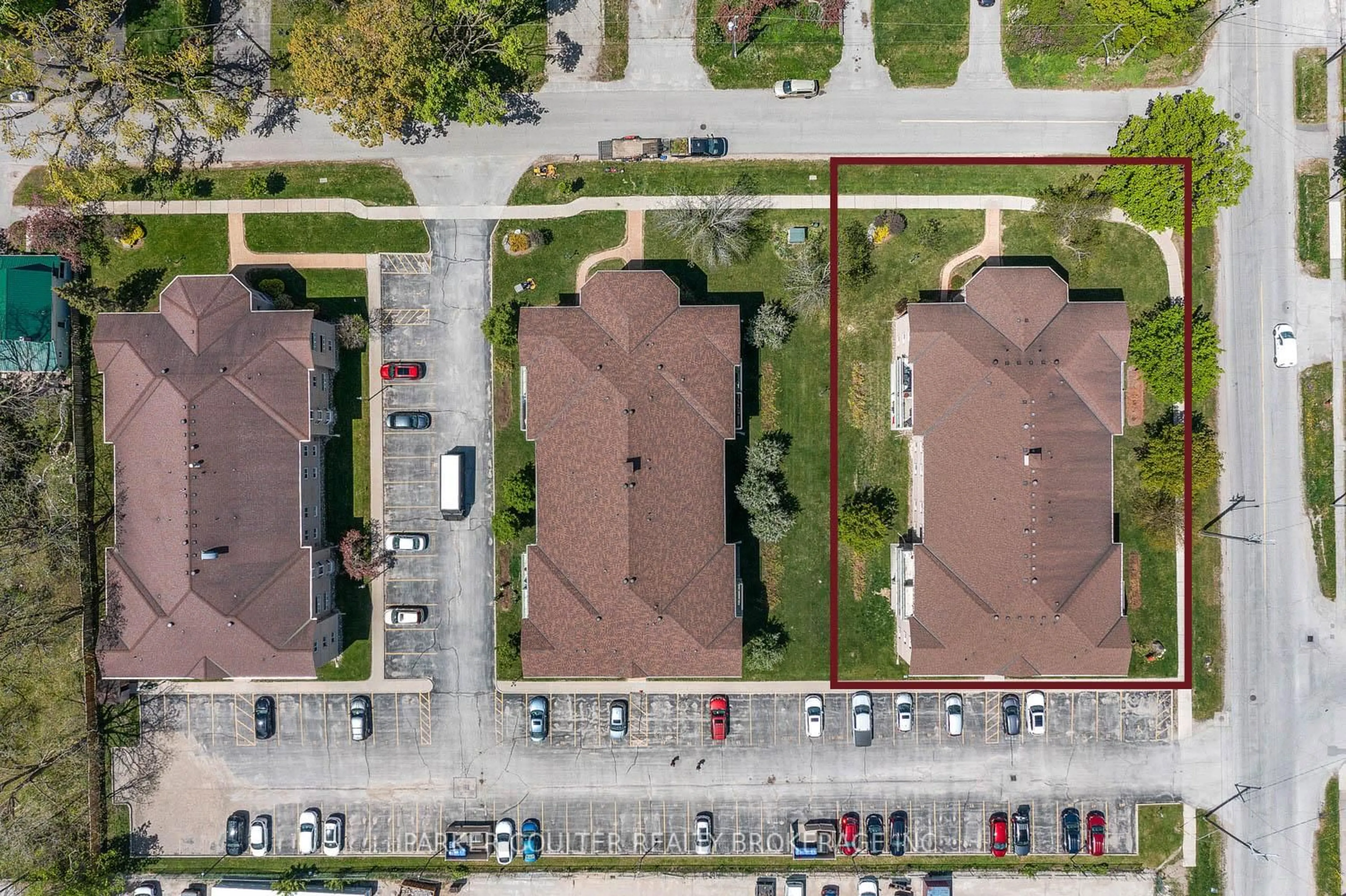 A pic from outside/outdoor area/front of a property/back of a property/a pic from drone, street for 125 Bond St #301, Orillia Ontario L3V 1J7