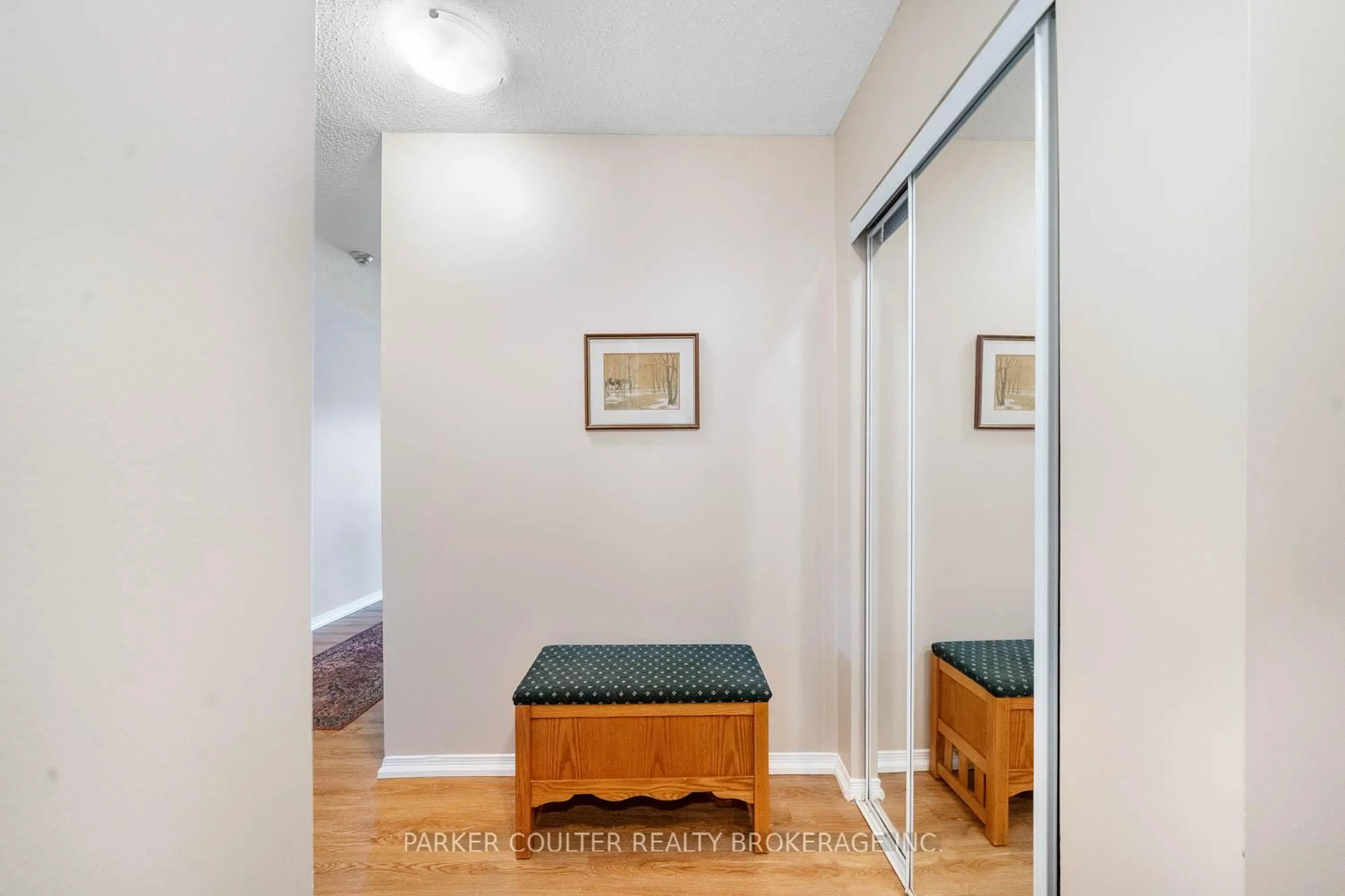 Indoor entryway for 125 Bond St #301, Orillia Ontario L3V 1J7