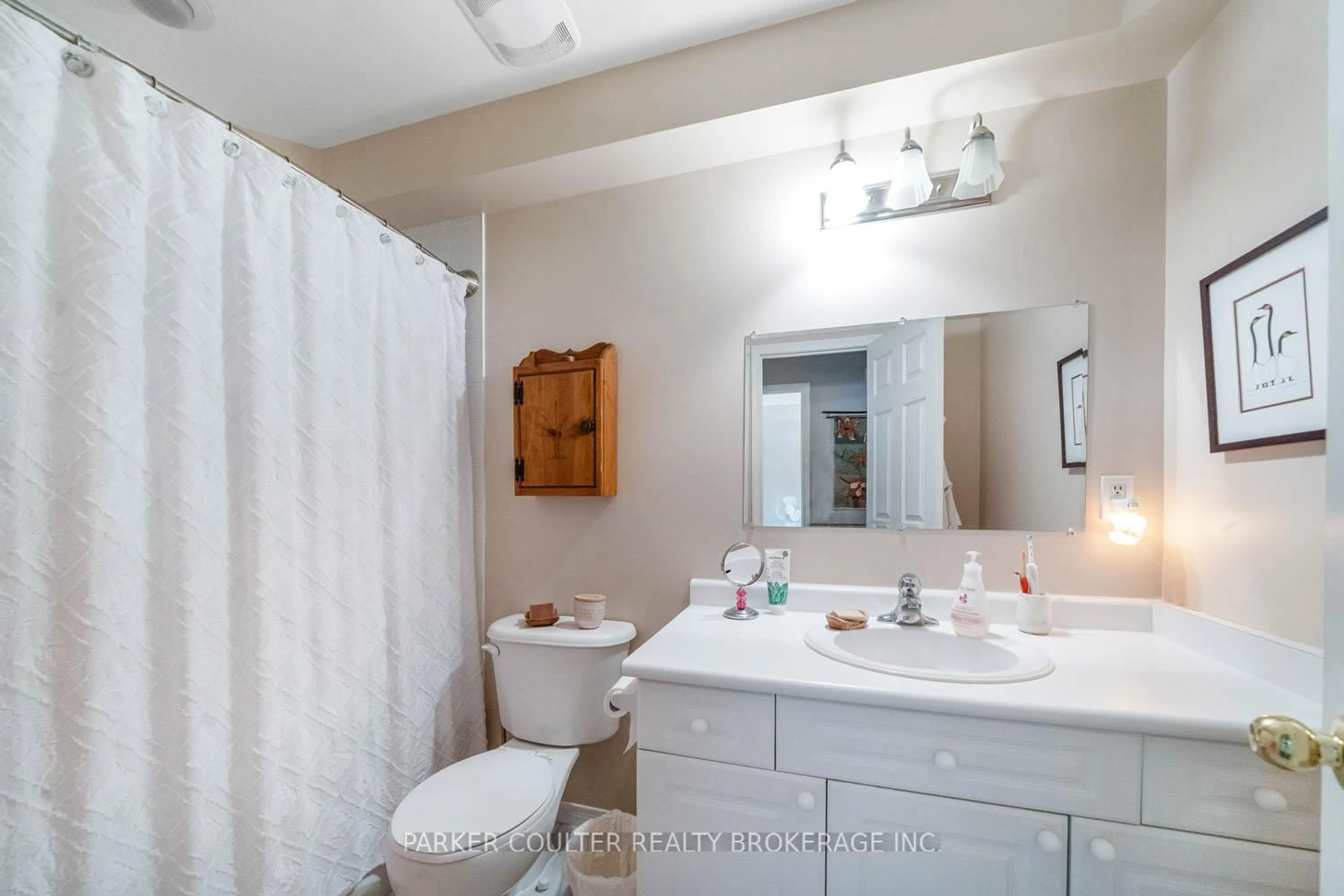 Standard bathroom, ceramic/tile floor for 125 Bond St #301, Orillia Ontario L3V 1J7
