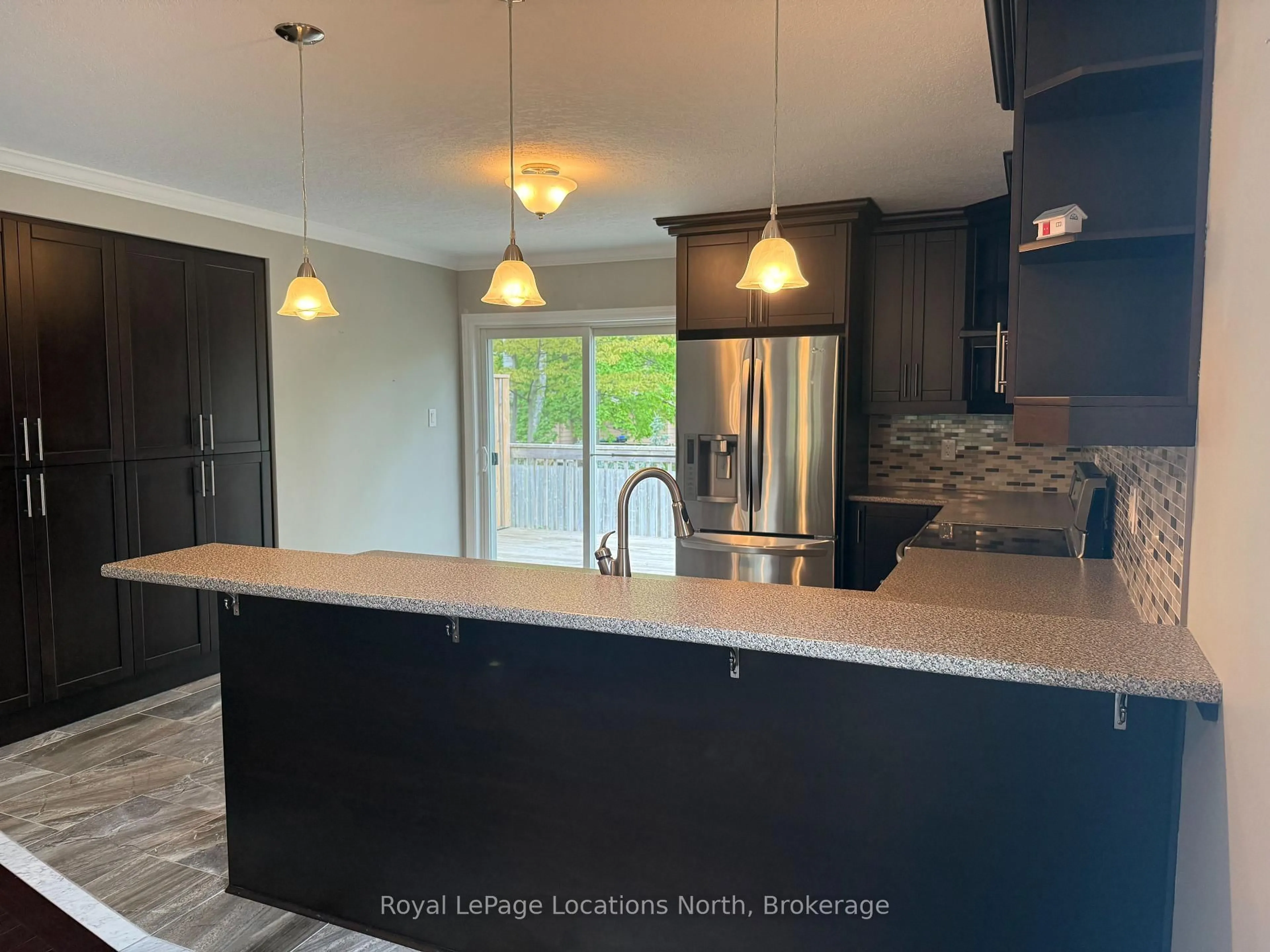 Open concept kitchen, unknown for 60 49TH St, Wasaga Beach Ontario L9Z 1Y1