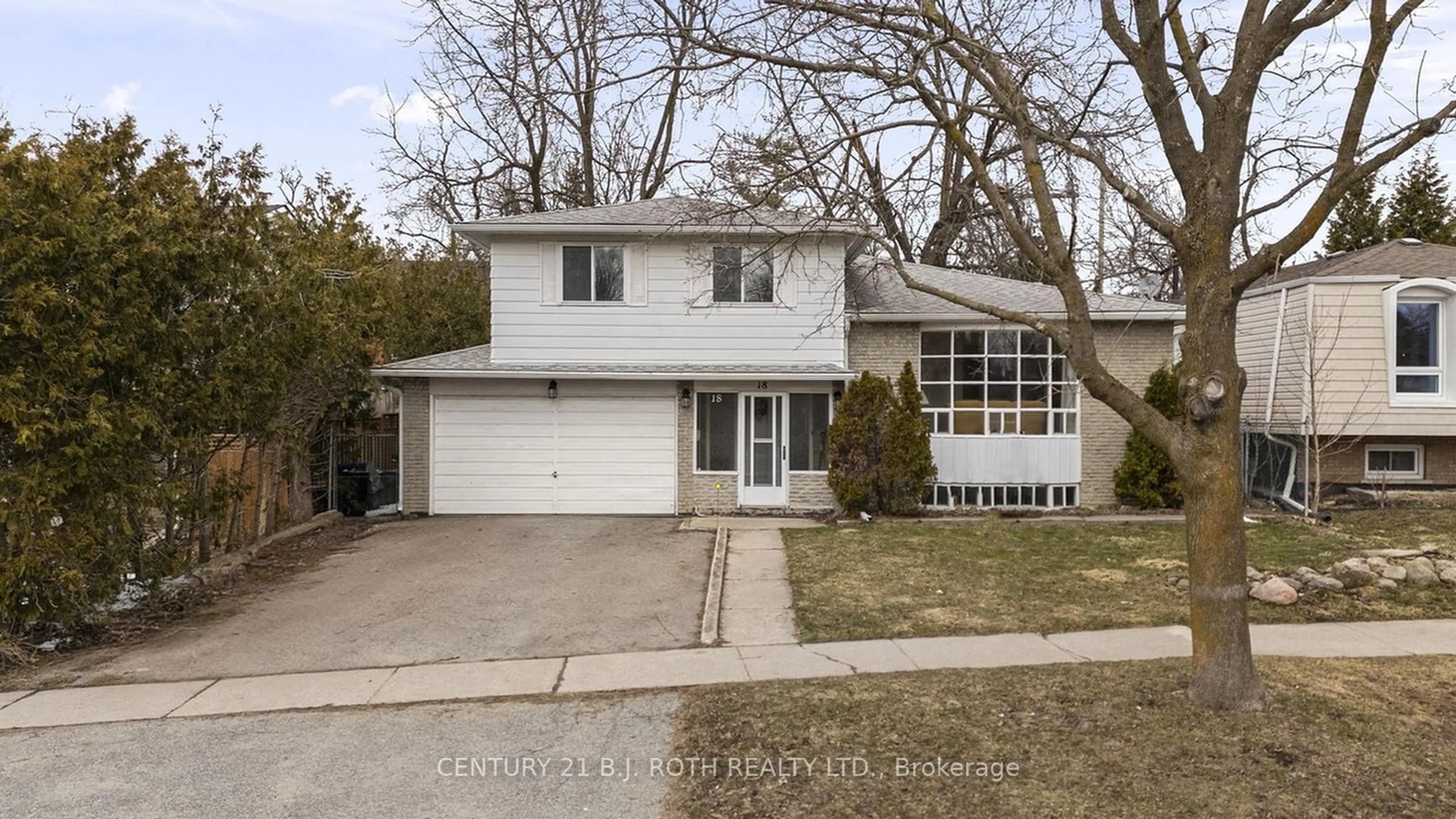 Home with vinyl exterior material, street for 18 INDIAN ARROW Rd, Barrie Ontario L4M 5G3