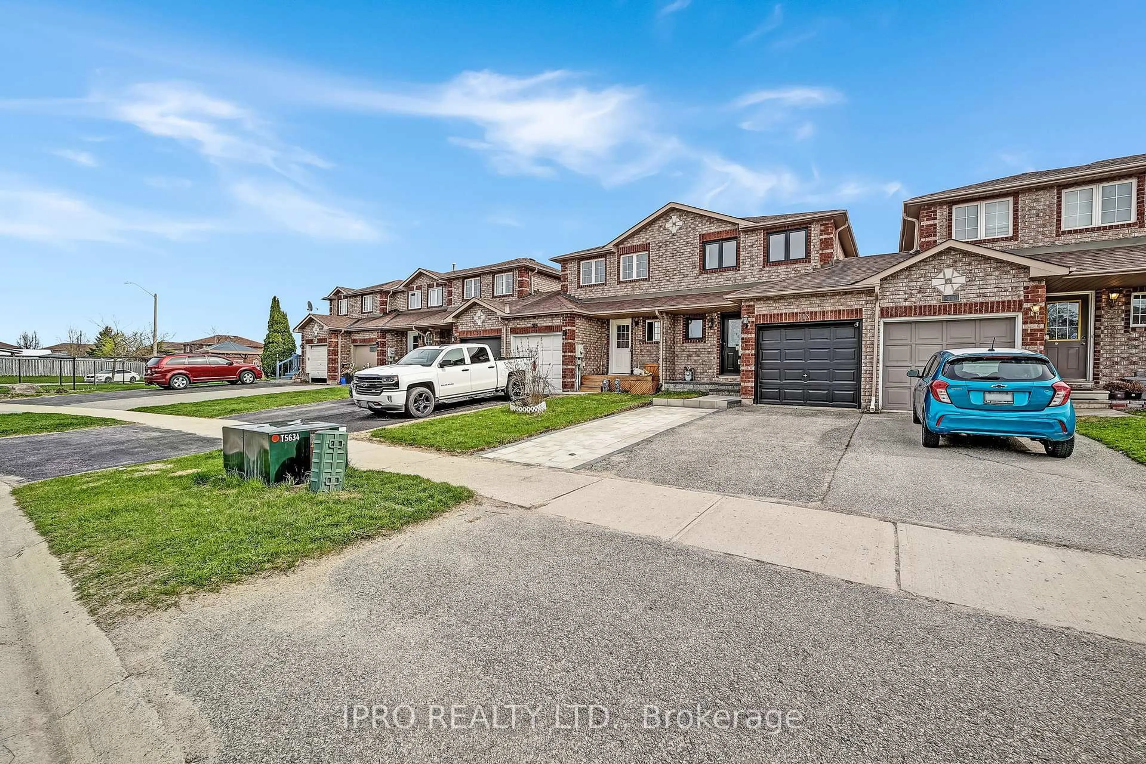 A pic from outside/outdoor area/front of a property/back of a property/a pic from drone, street for 313 Dunsmore Lane, Barrie Ontario L4M 7A8