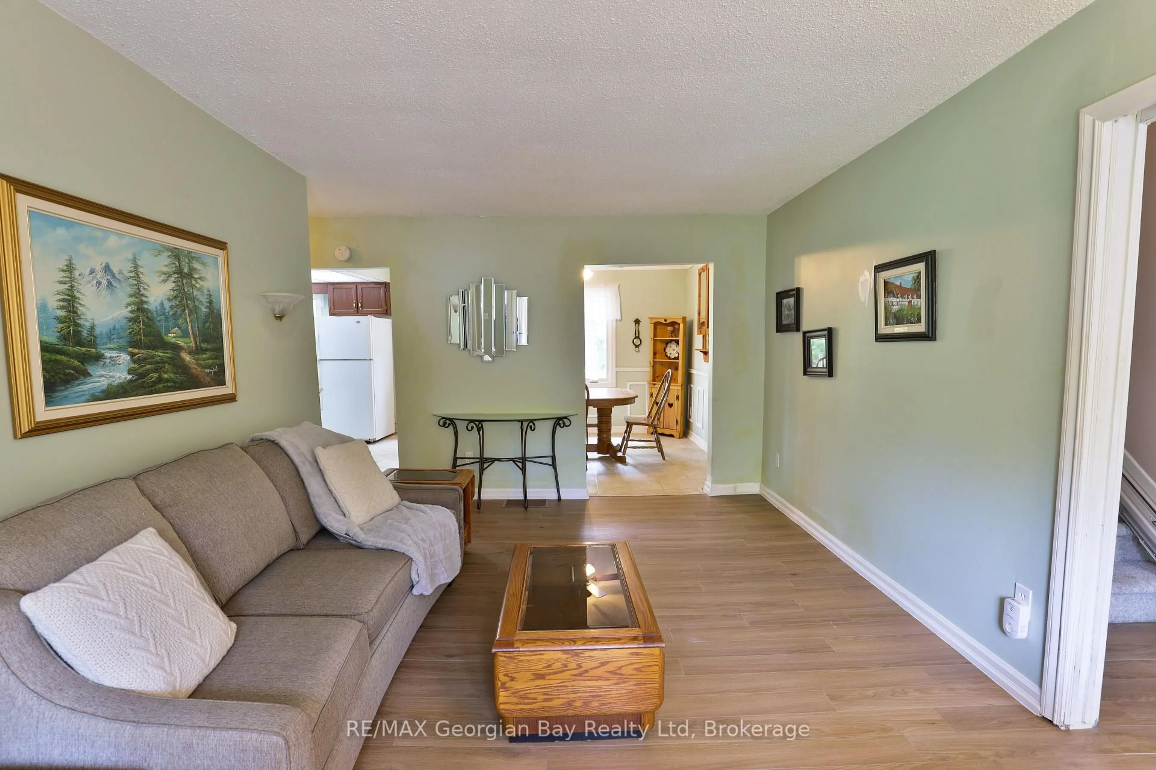 Living room with furniture, unknown for 1 Lindale Ave, Tiny Ontario L9M 0J2