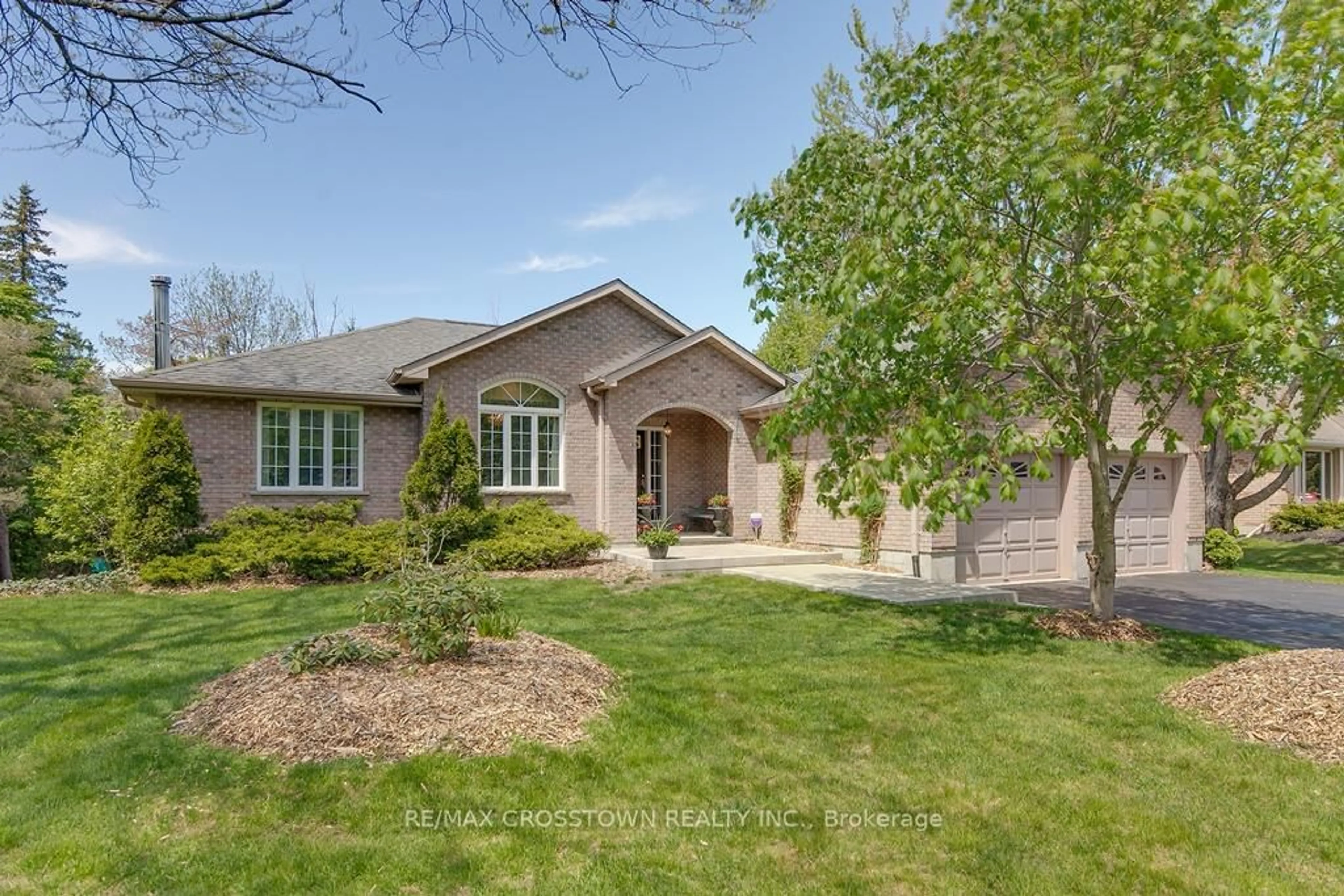 Home with brick exterior material, street for 28 Nicholson Cres, Springwater Ontario L9X 0G9