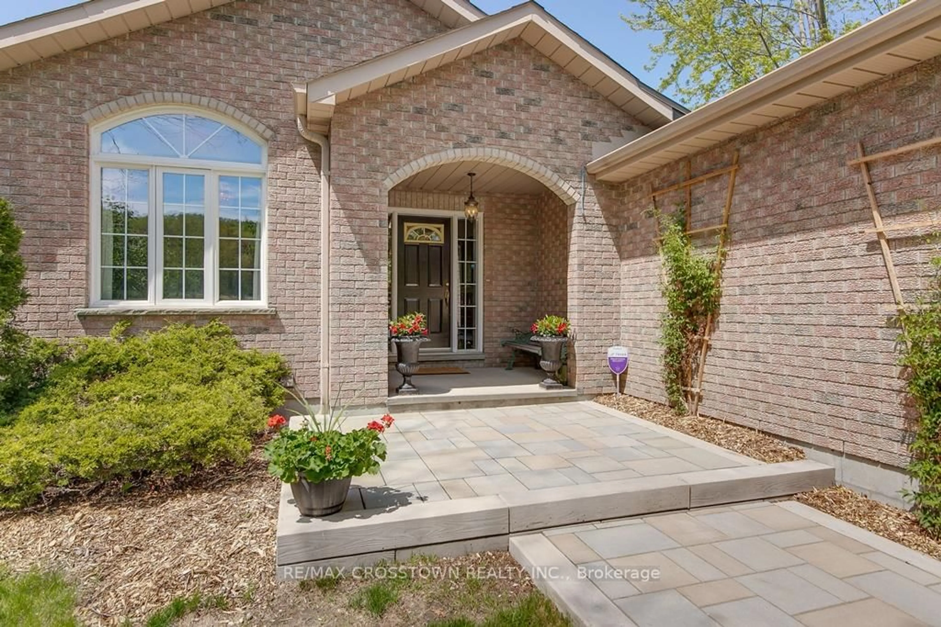 Home with brick exterior material, street for 28 Nicholson Cres, Springwater Ontario L9X 0G9
