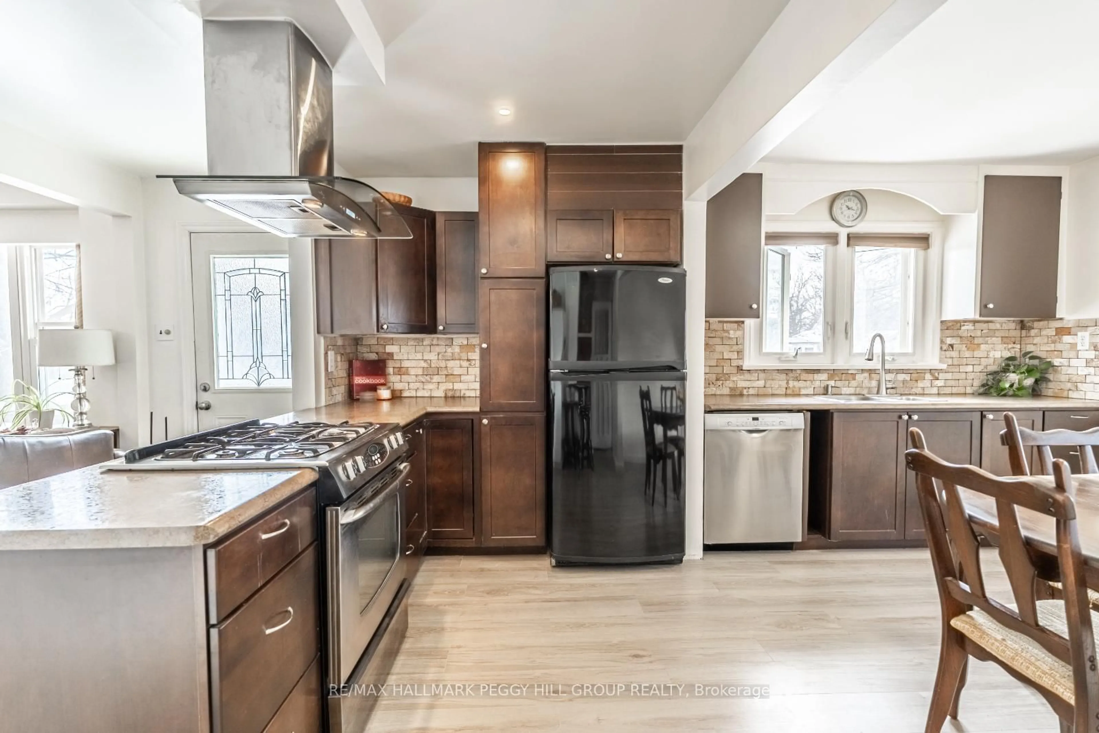 Unknown for 98 Donald St, Barrie Ontario L4N 1E3