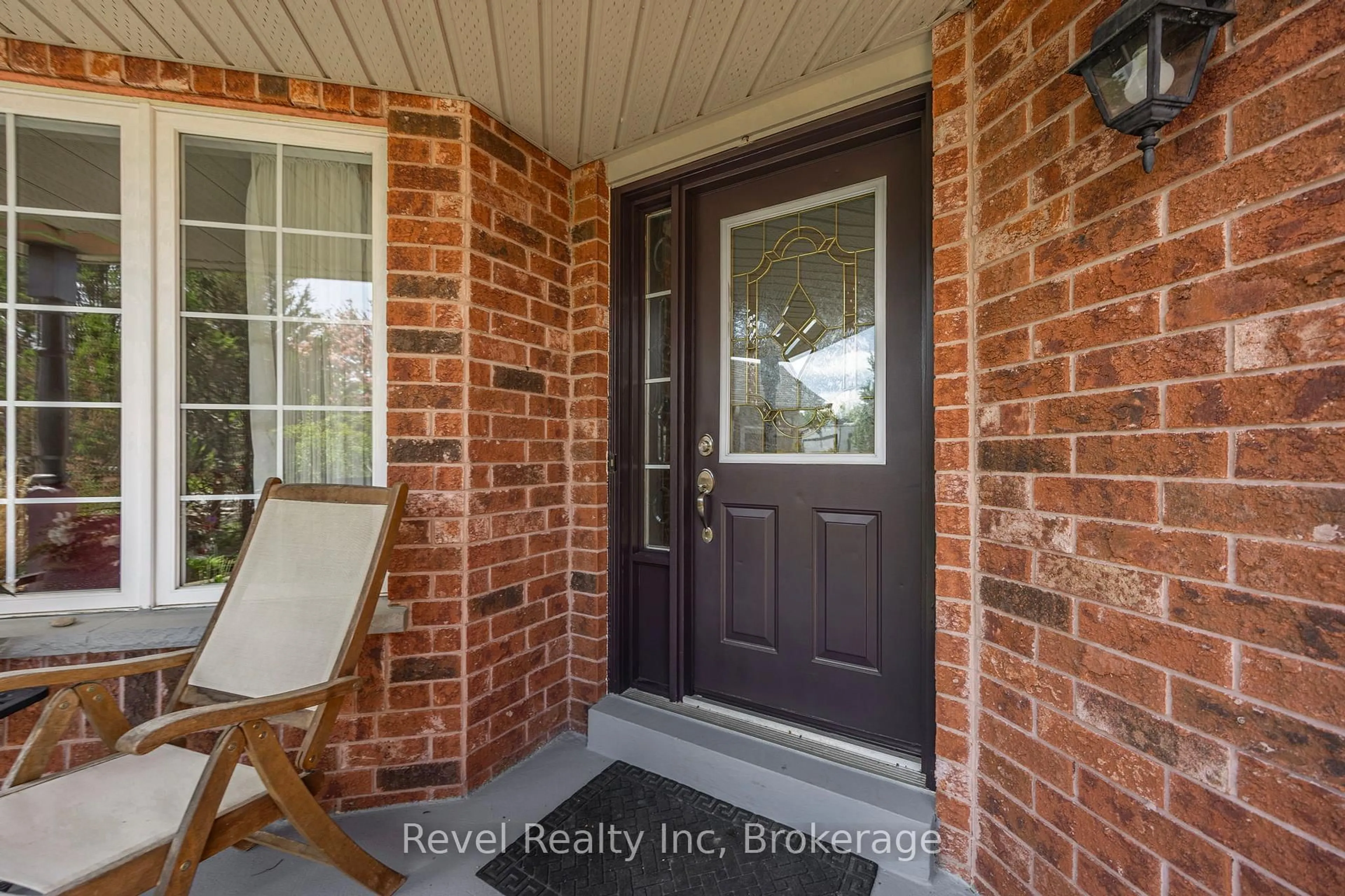 Indoor entryway for 25 Lakewoods Crt, Barrie Ontario L4N 0G4