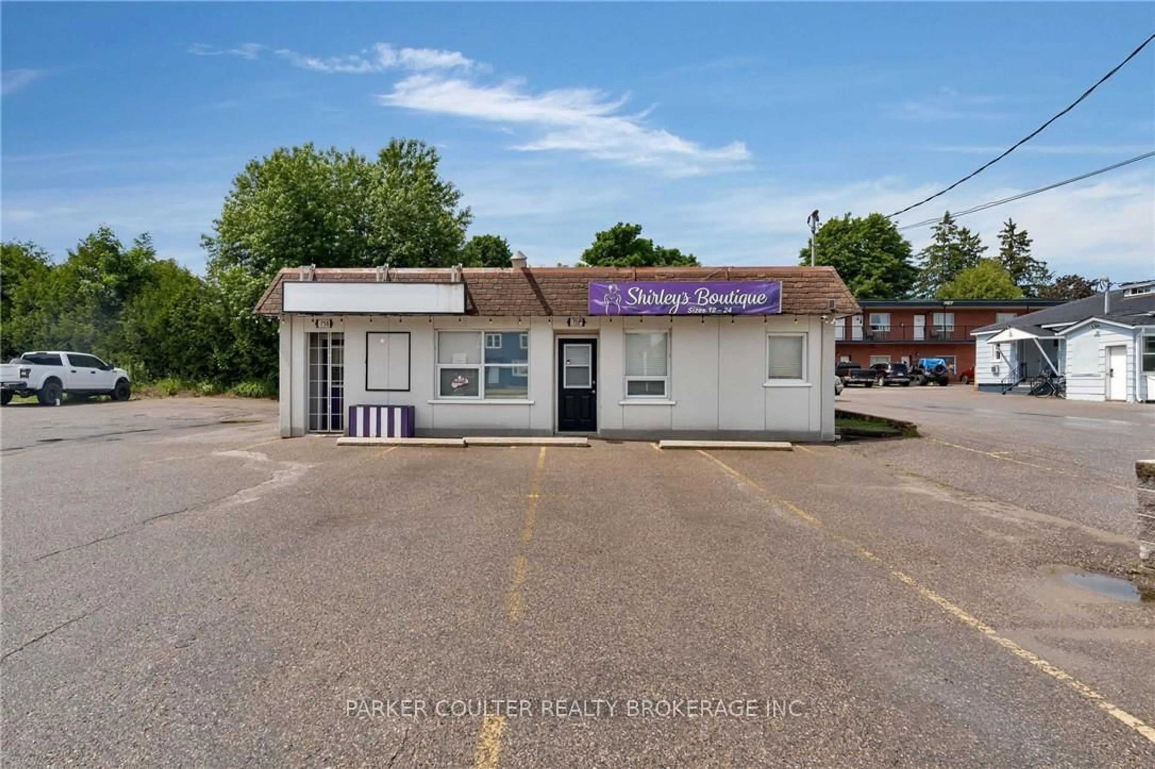 Unknown for 758 Yonge St, Midland Ontario L4R 2E5