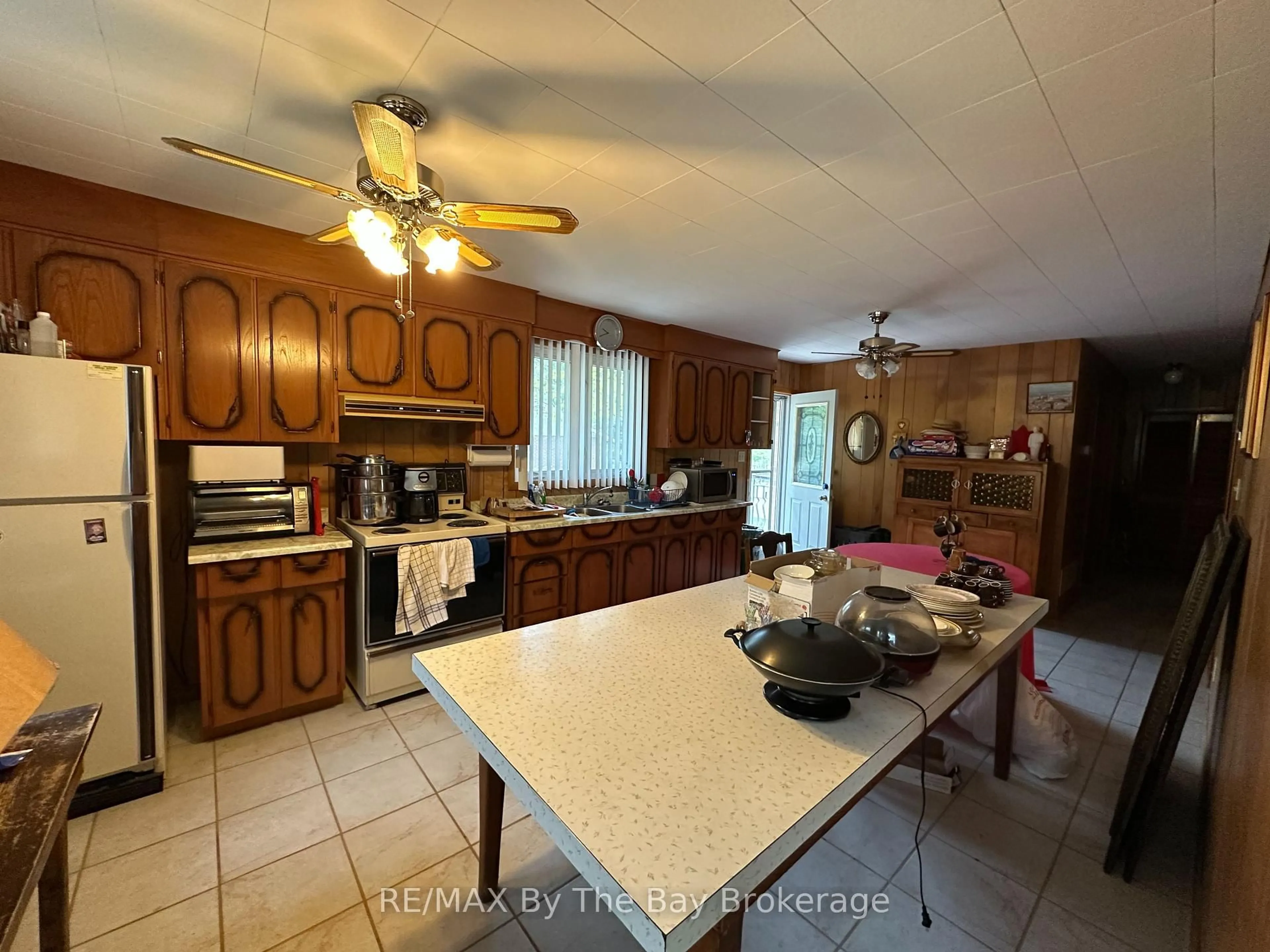 Kitchen with laundary machines, ceramic/tile floor for 35 Frederick Dr, Wasaga Beach Ontario L9Z 1P9