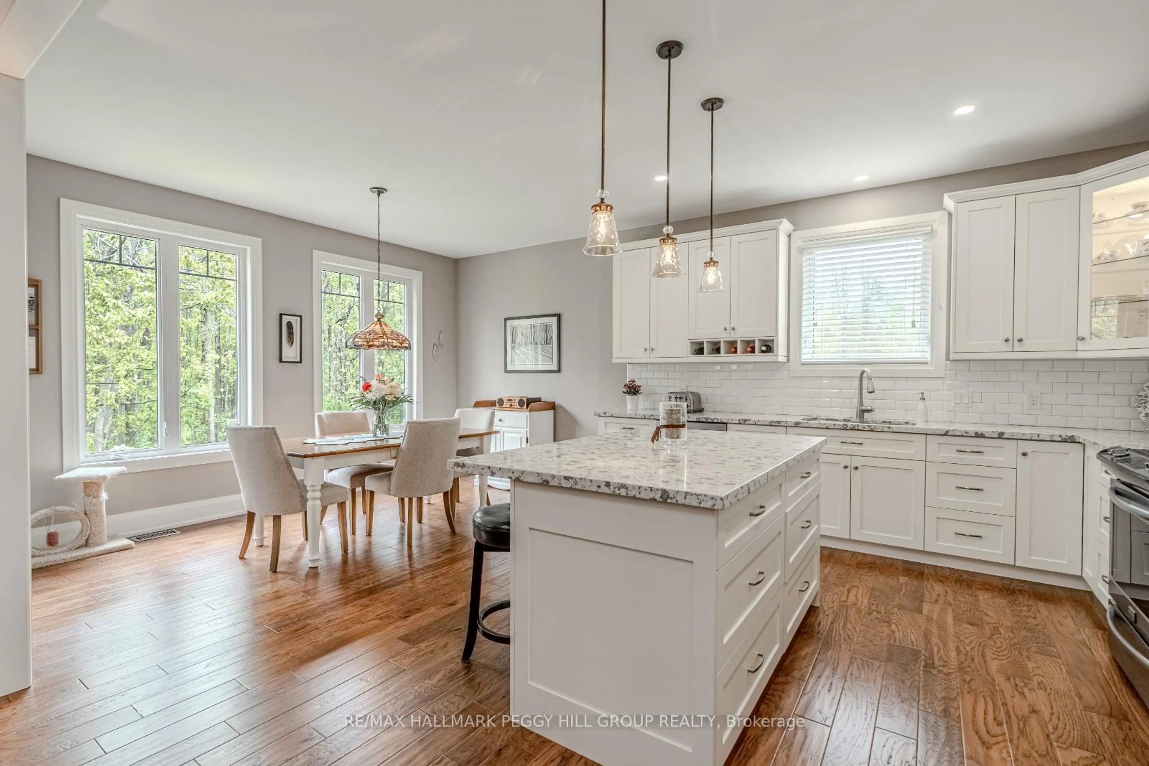 Open concept kitchen, unknown for 6 Southview Dr, Ramara Ontario L0K 1B0