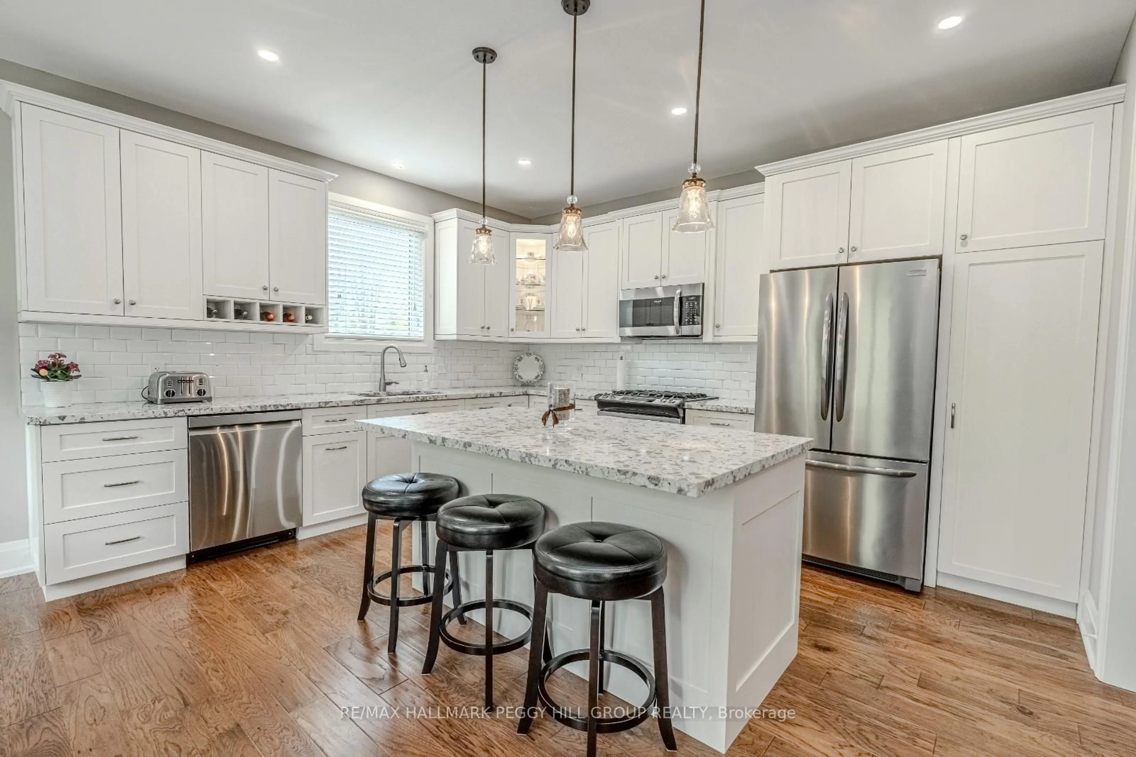 Open concept kitchen, ceramic/tile floor for 6 Southview Dr, Ramara Ontario L0K 1B0