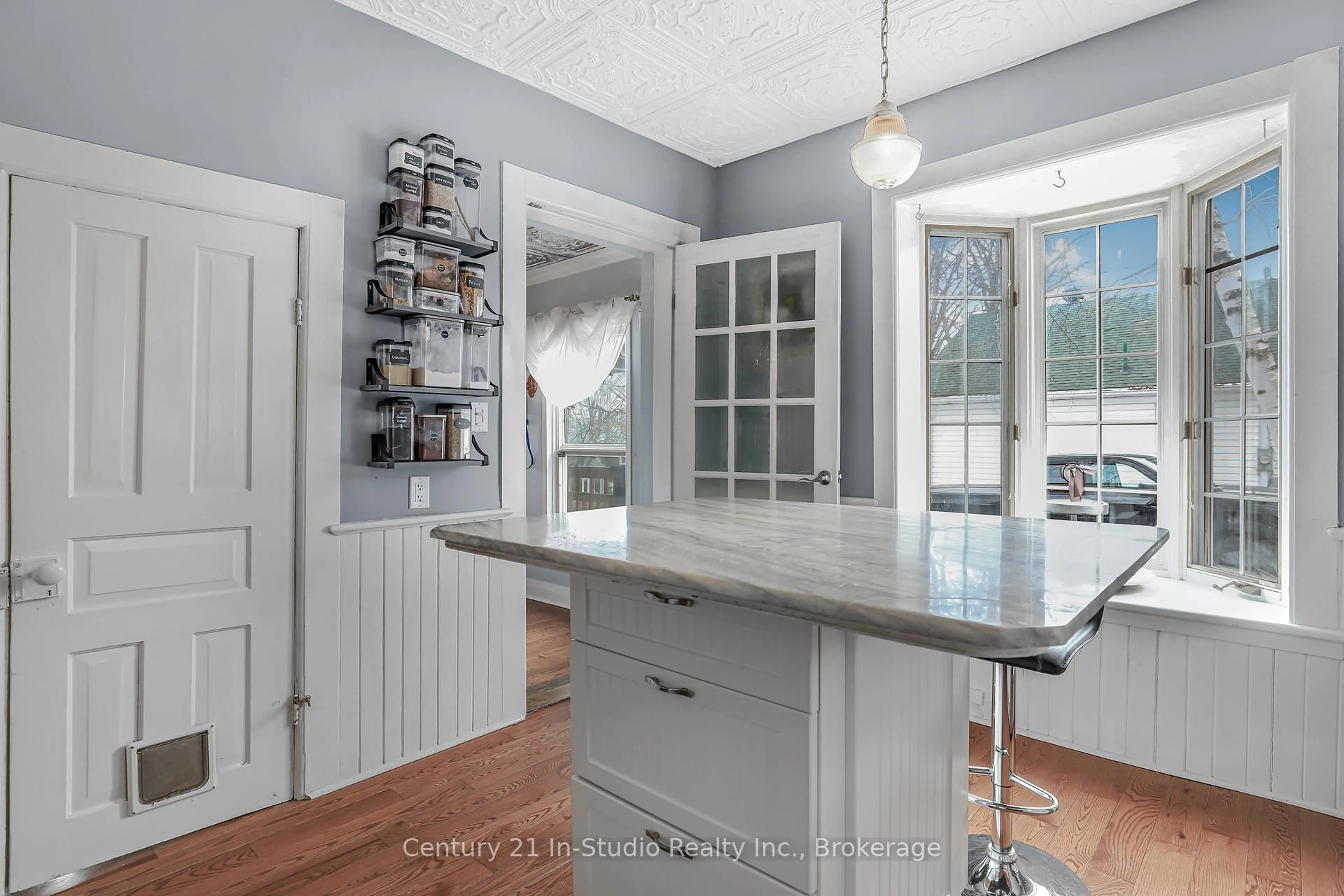 Open concept kitchen, unknown for 356 Third St, Midland Ontario L4R 3S7