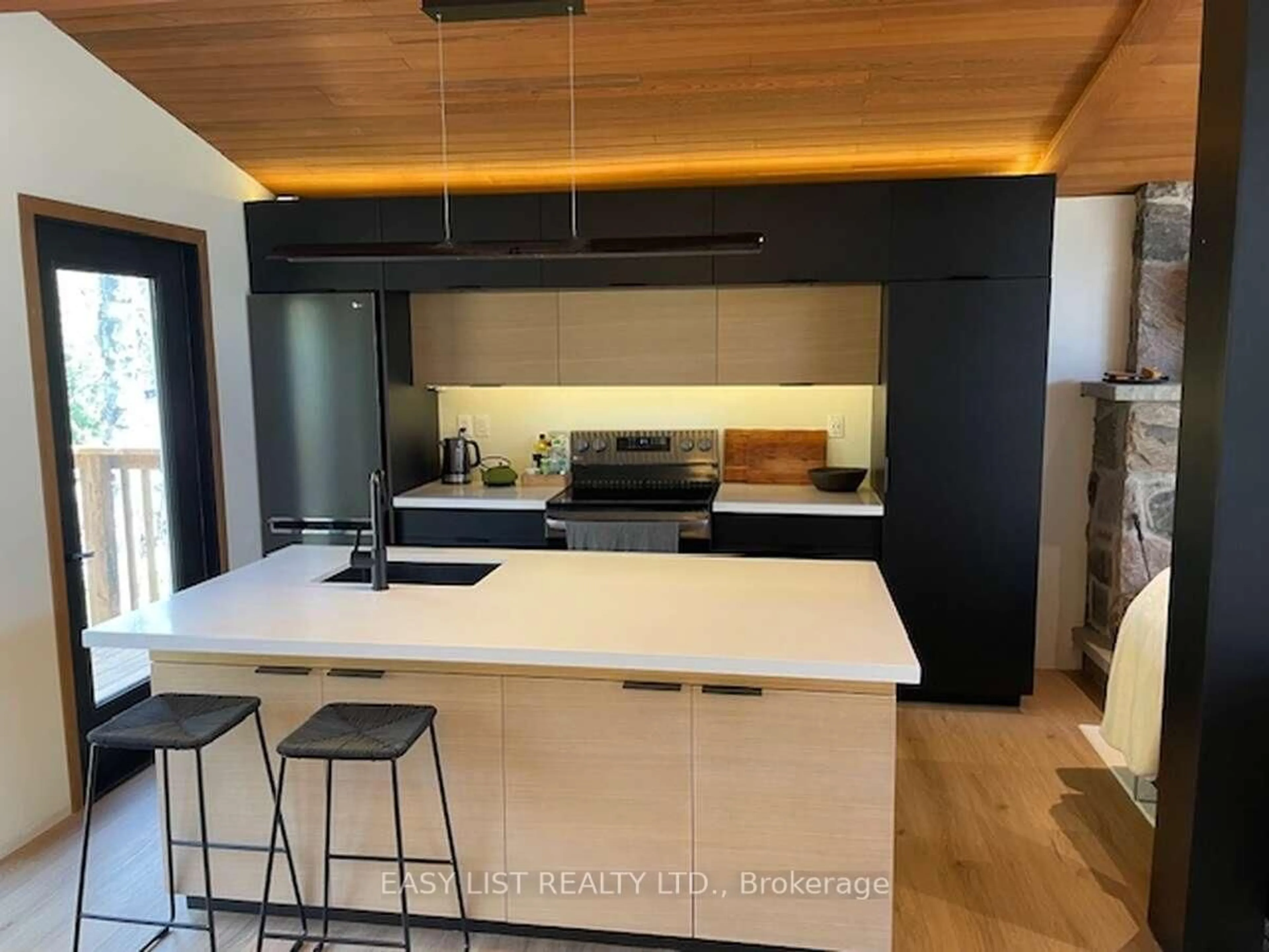 Contemporary kitchen, unknown for 28 Birch Tr, Wasaga Beach Ontario L9Z 2S1