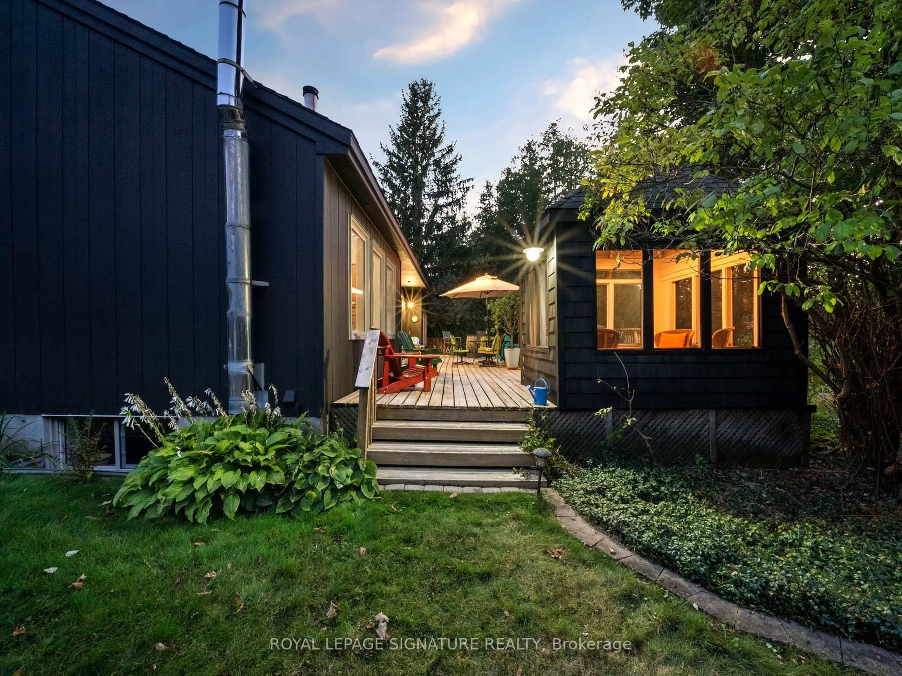 Patio, street for 6 Petherwin Pl, Oro-Medonte Ontario L0L 1T0