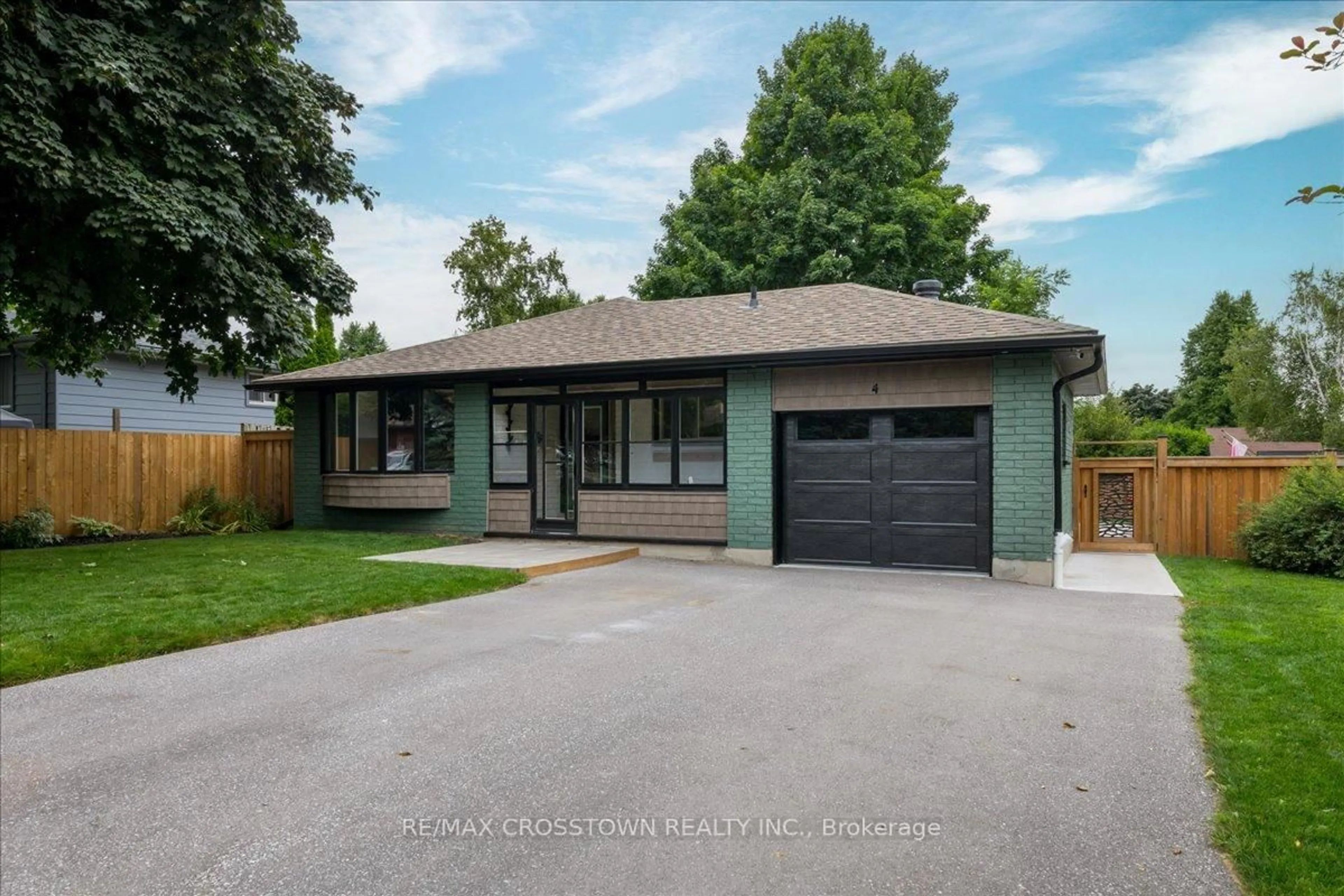 Unknown for 4 Highcroft Rd, Barrie Ontario L4N 2X4