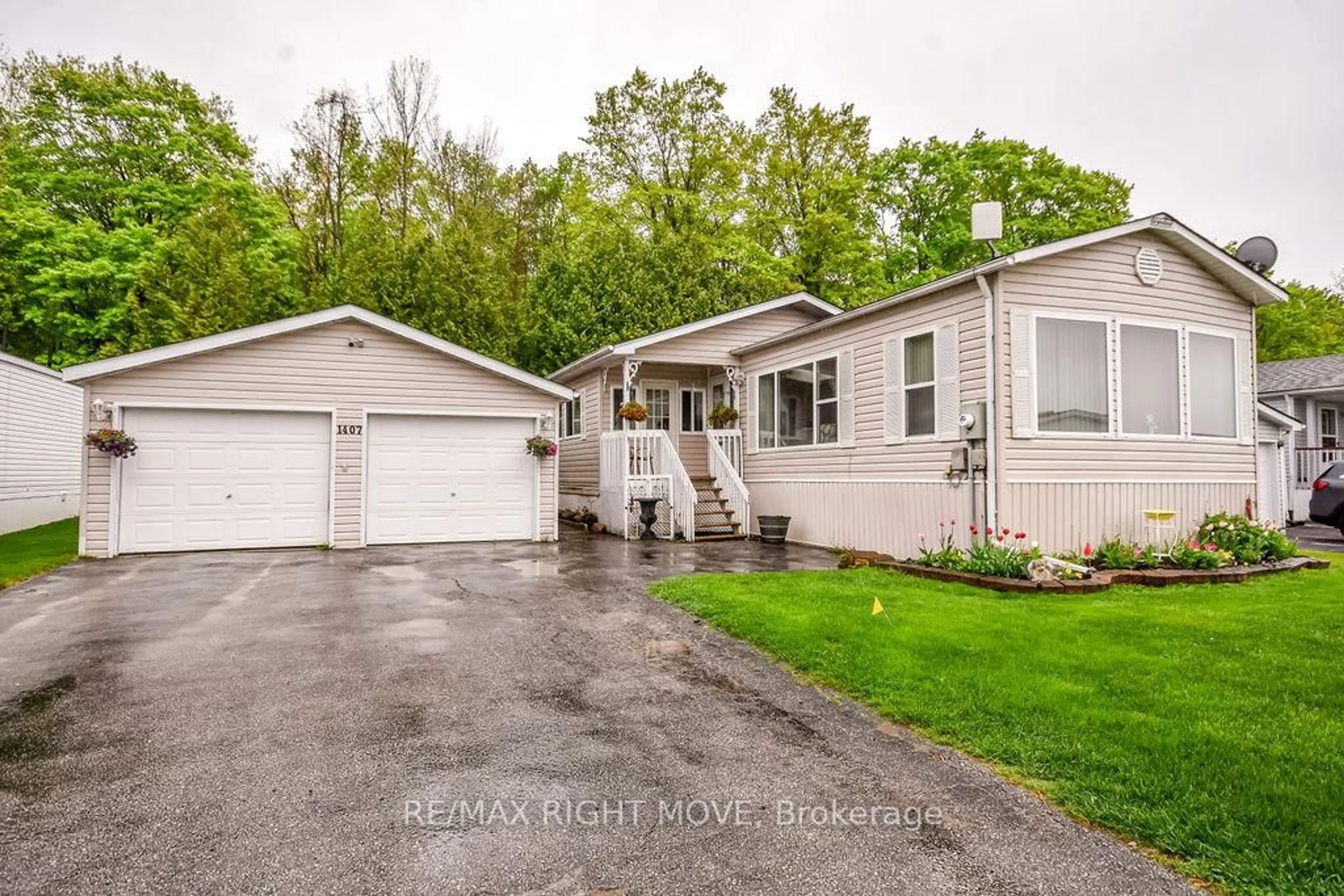 Home with vinyl exterior material, unknown for 1407 Fox Rd, Severn Ontario L3V 0V4