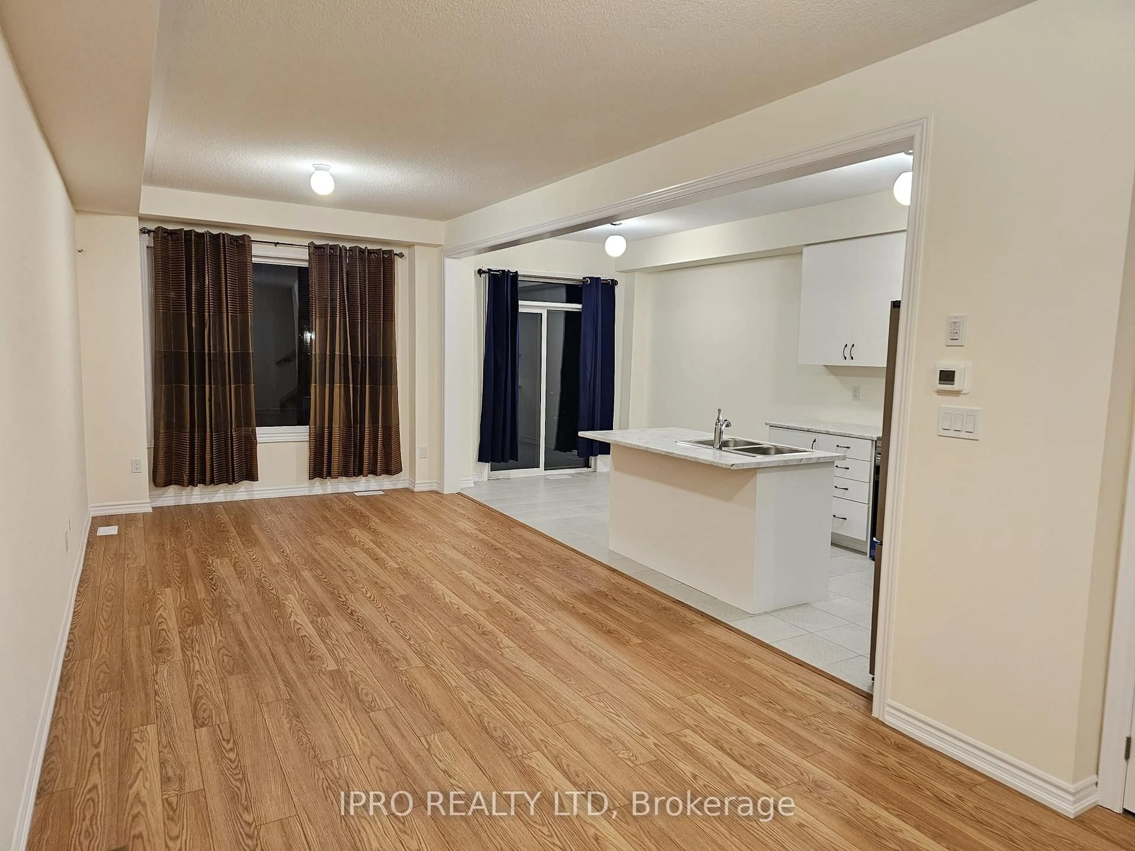 A pic of a room for 9 Durham Ave, Barrie Ontario L9J 0W2