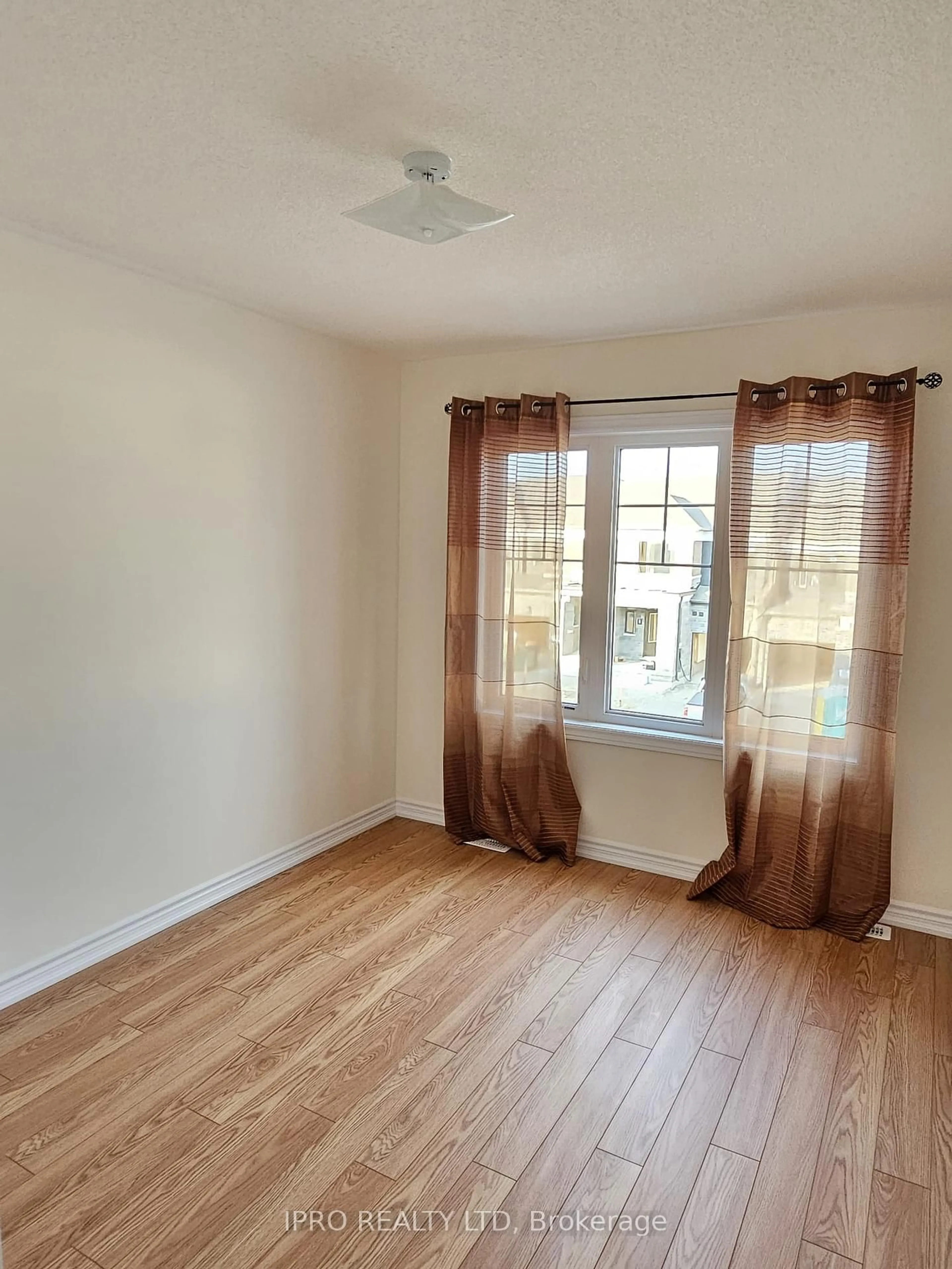 A pic of a room for 9 Durham Ave, Barrie Ontario L9J 0W2