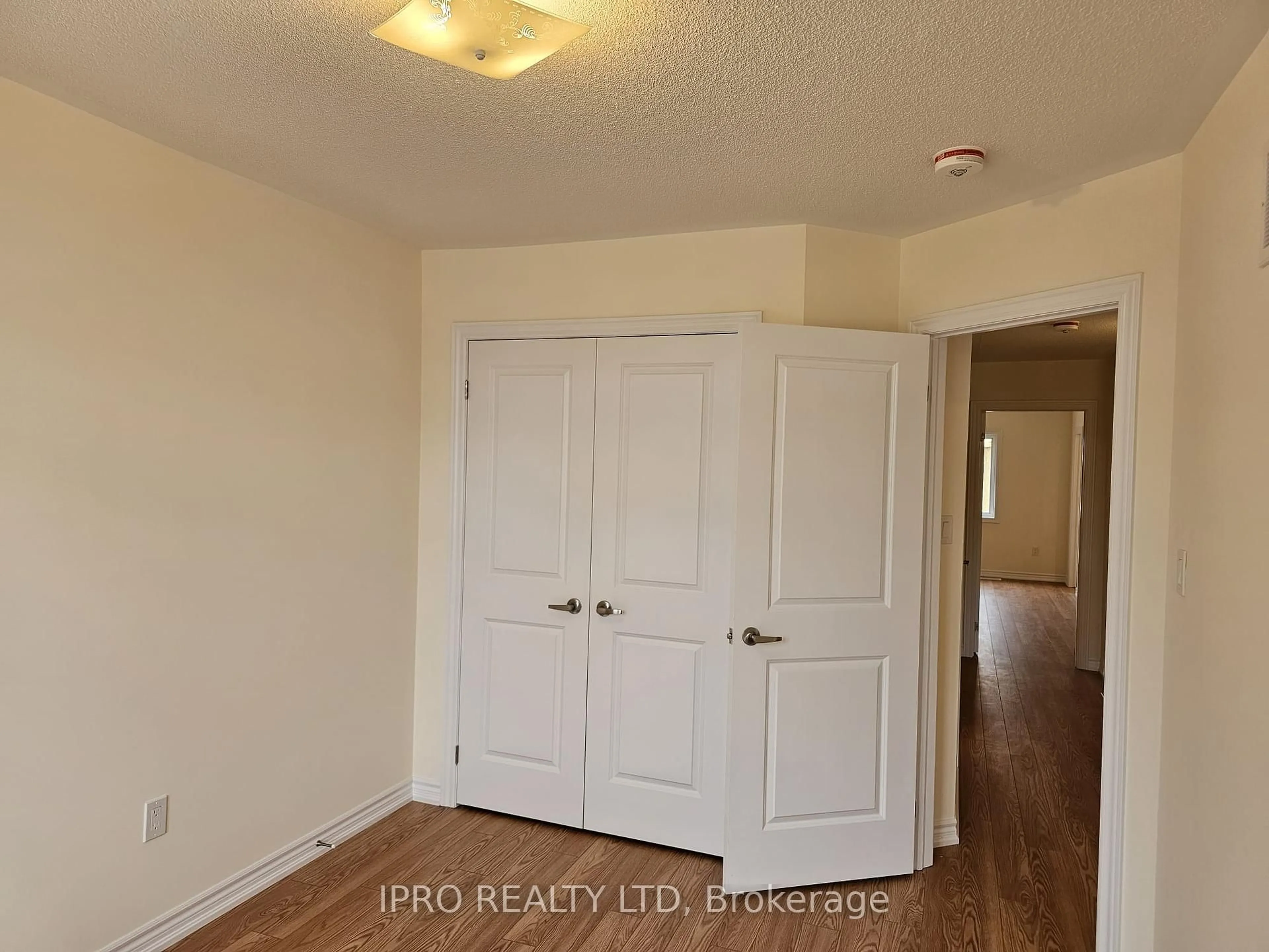 A pic of a room for 9 Durham Ave, Barrie Ontario L9J 0W2
