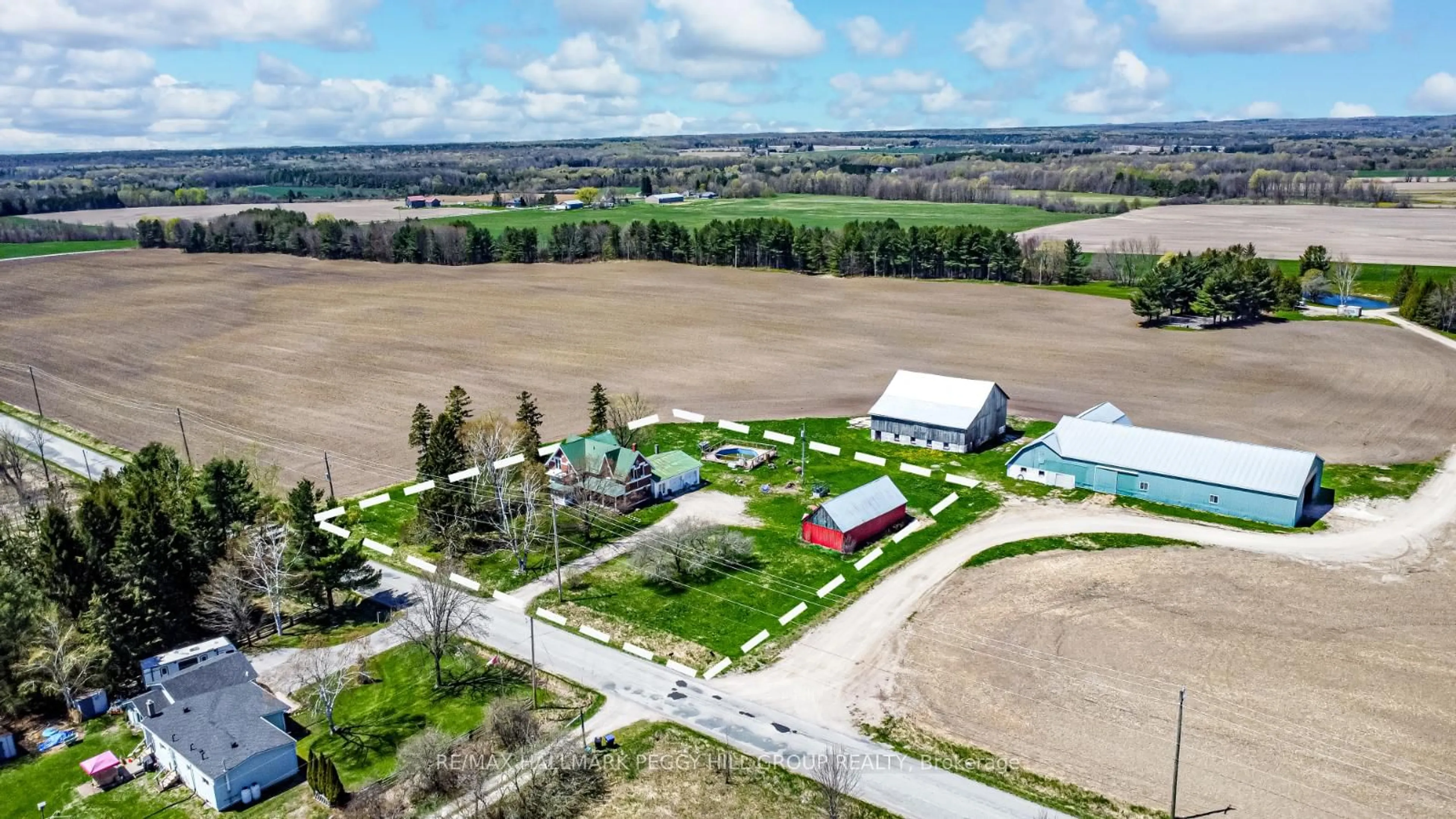 A pic from outside/outdoor area/front of a property/back of a property/a pic from drone, street for 650 Mertz Corner Rd, Tiny Ontario L0K 2E1