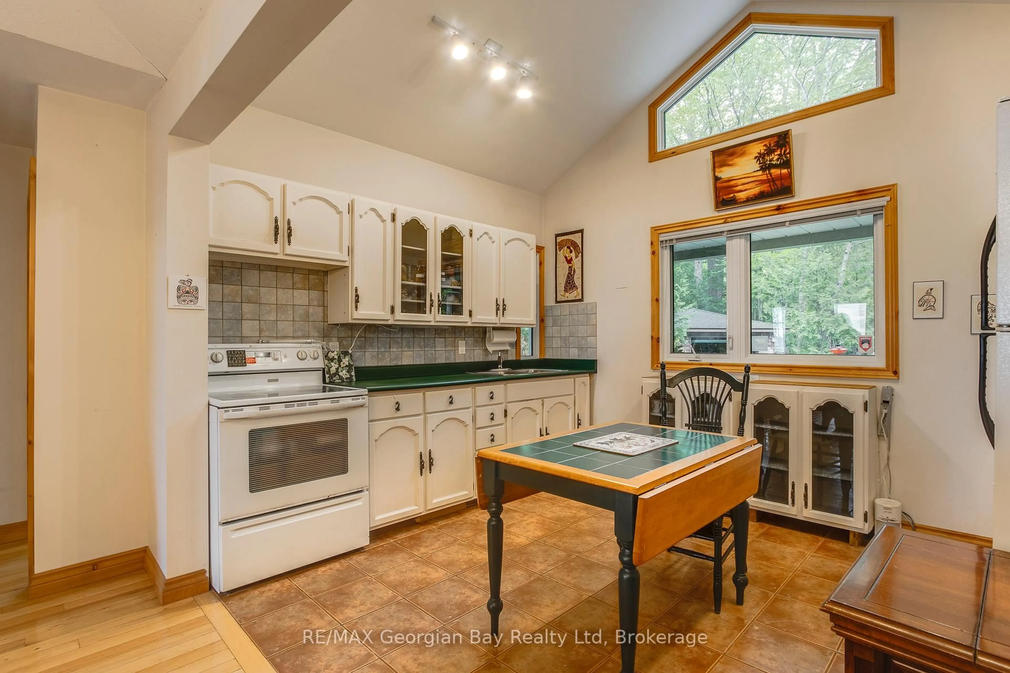 Open concept kitchen, unknown for 25 Couchiching Cres, Tiny Ontario L9M 0C6