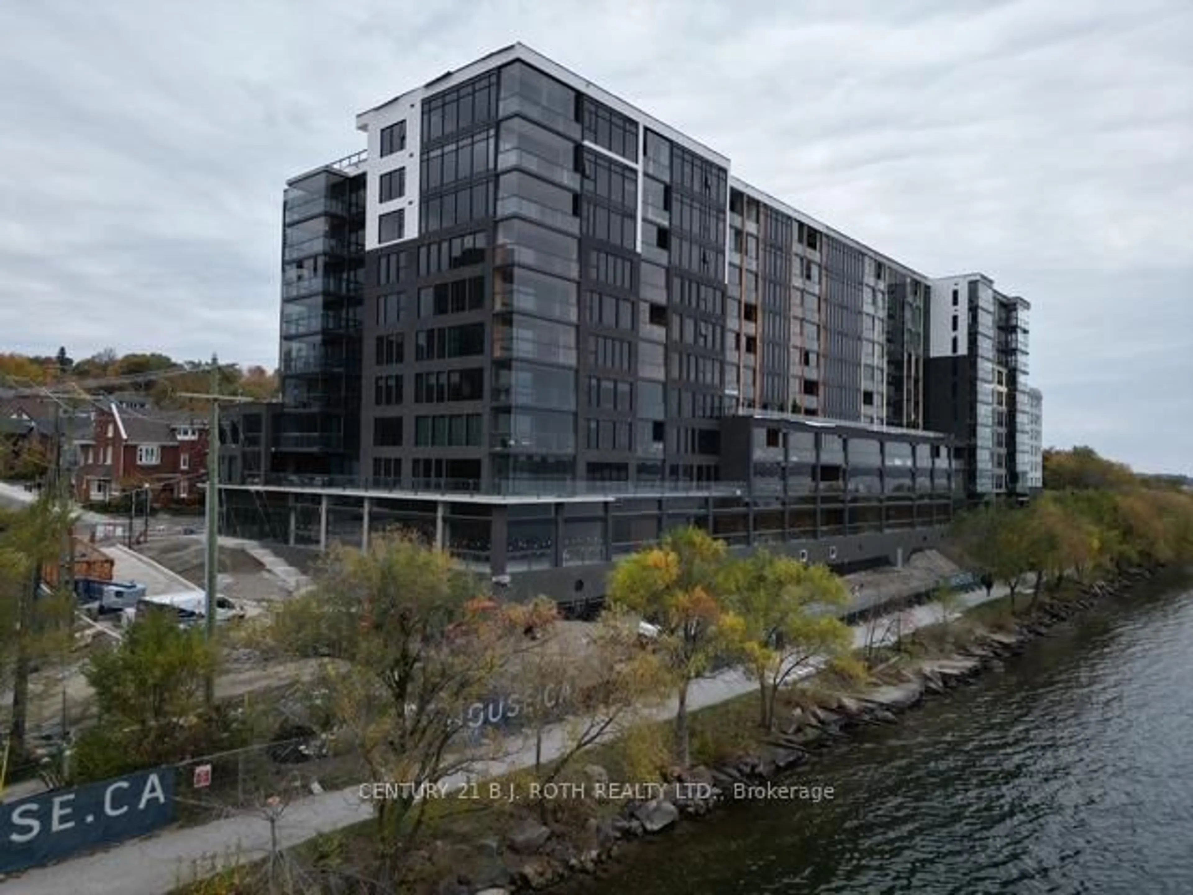 Blurry image for 185 Dunlop St #301, Barrie Ontario L4M 1B2