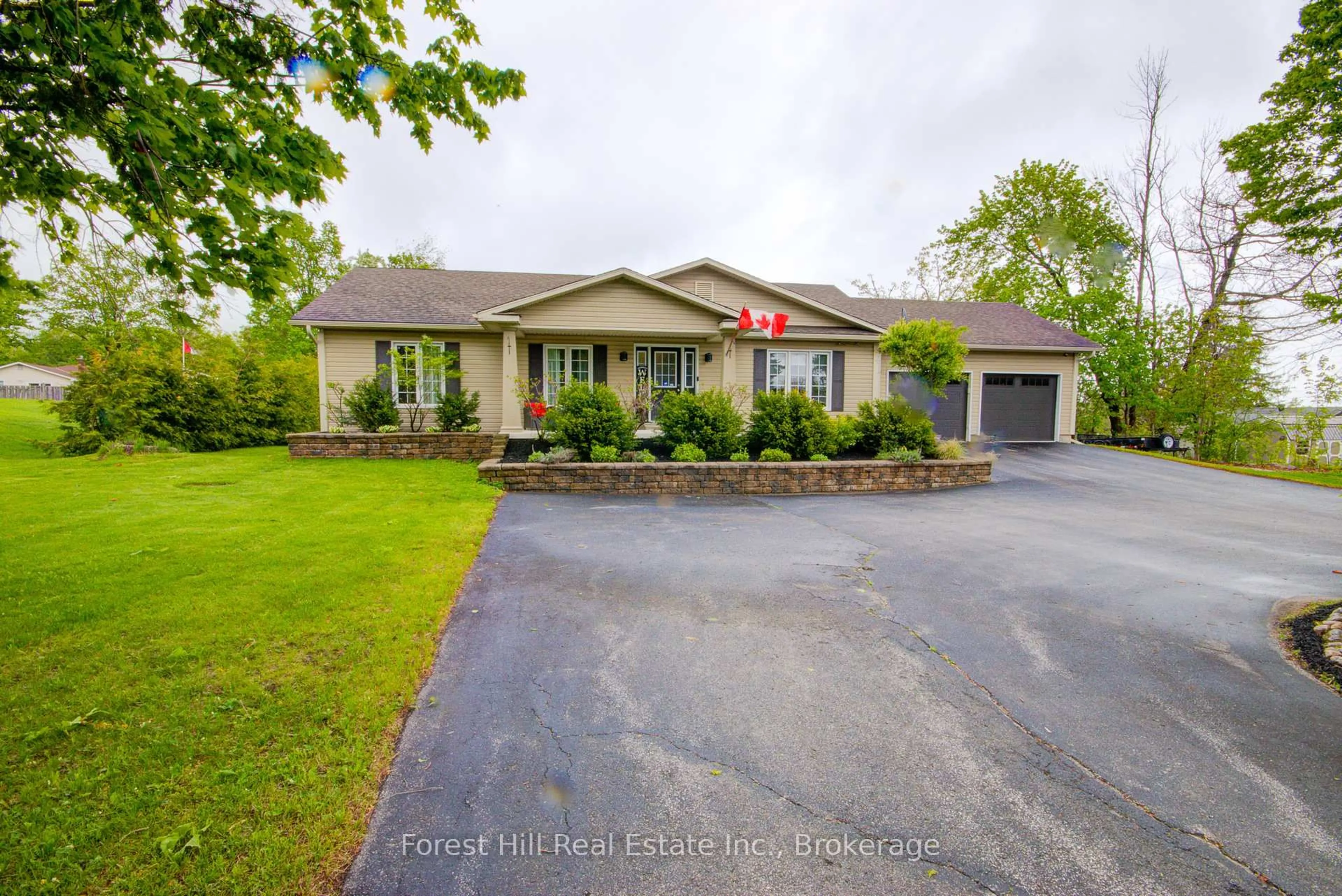 A pic from outside/outdoor area/front of a property/back of a property/a pic from drone, street for 27 Greengables Dr, Oro-Medonte Ontario L0L 1T0