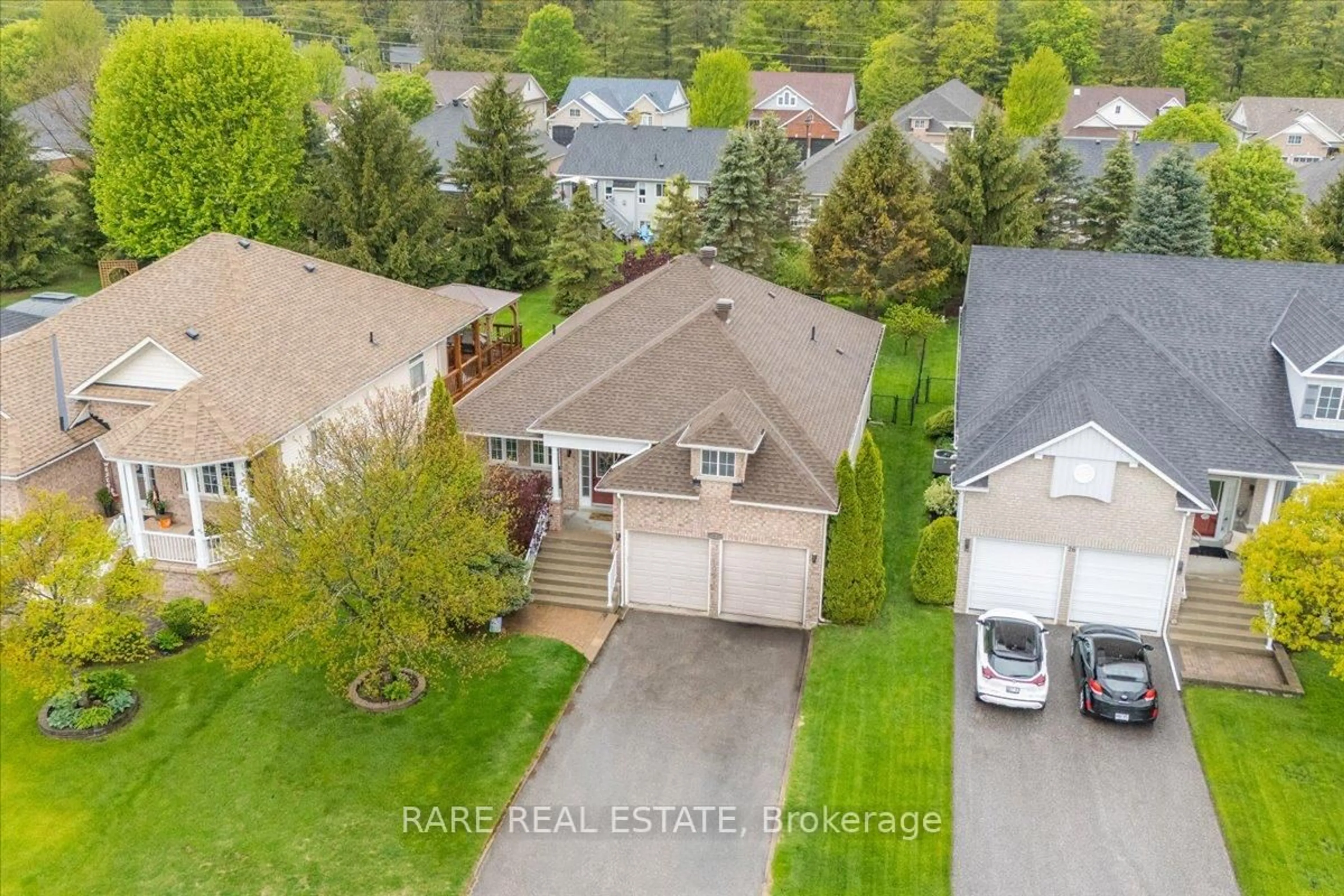A pic from outside/outdoor area/front of a property/back of a property/a pic from drone, street for 28 Marlwood Ave, Wasaga Beach Ontario L9Z 1S9