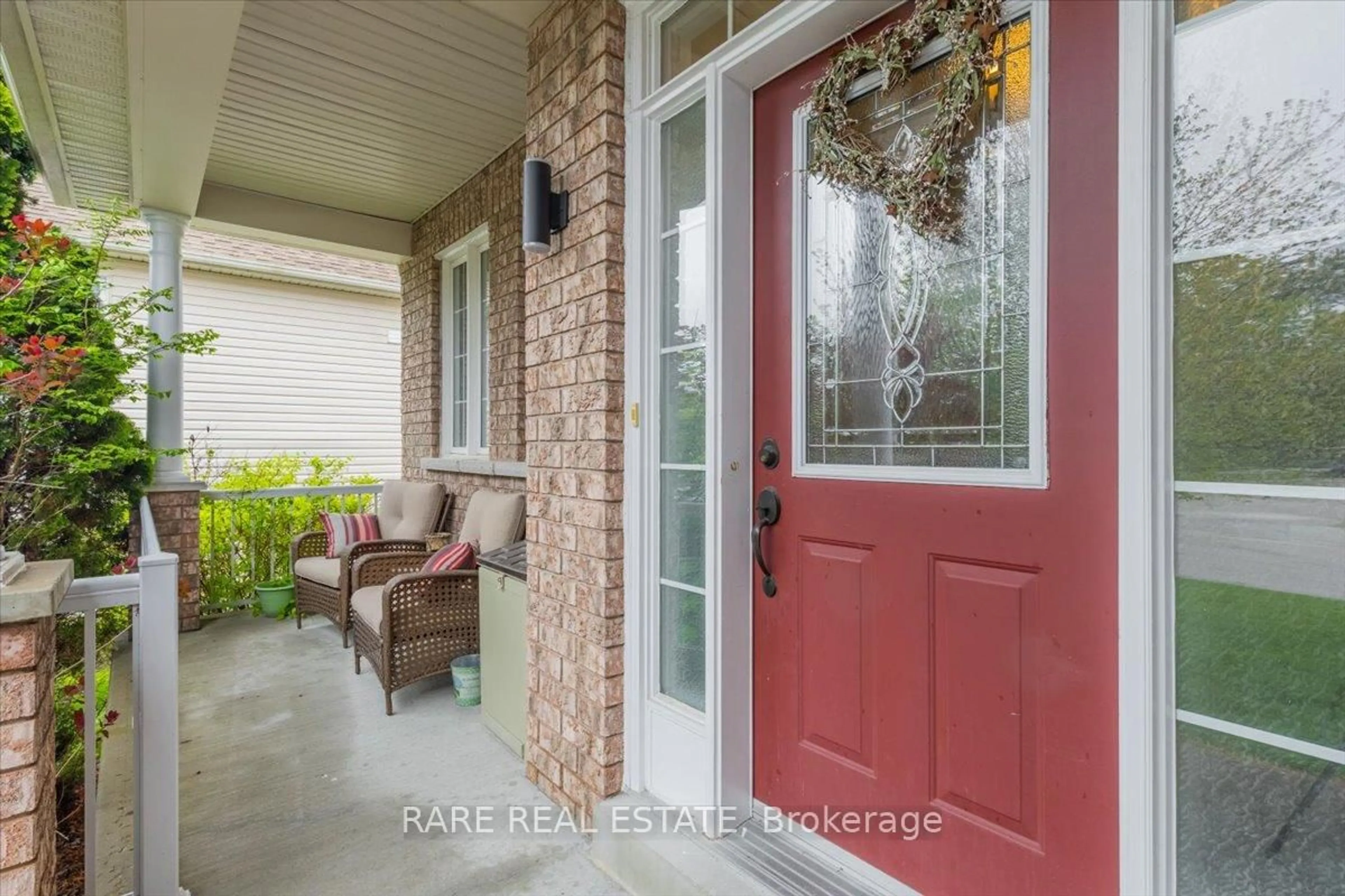 Indoor entryway for 28 Marlwood Ave, Wasaga Beach Ontario L9Z 1S9
